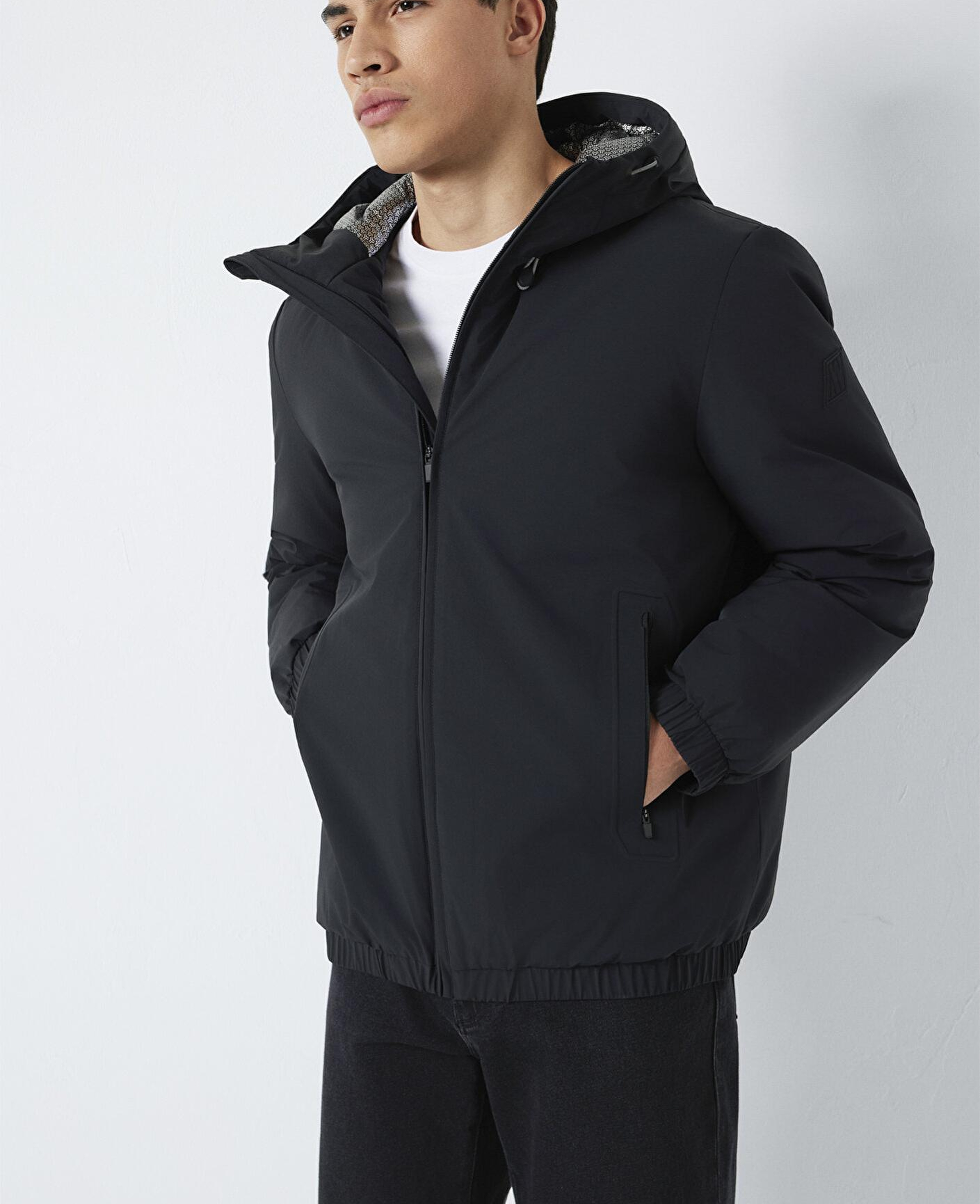 Mavi Su İtici Kapüşonlu Siyah Ceket Loose Fit / Bol Rahat Kesim 0110793-71379