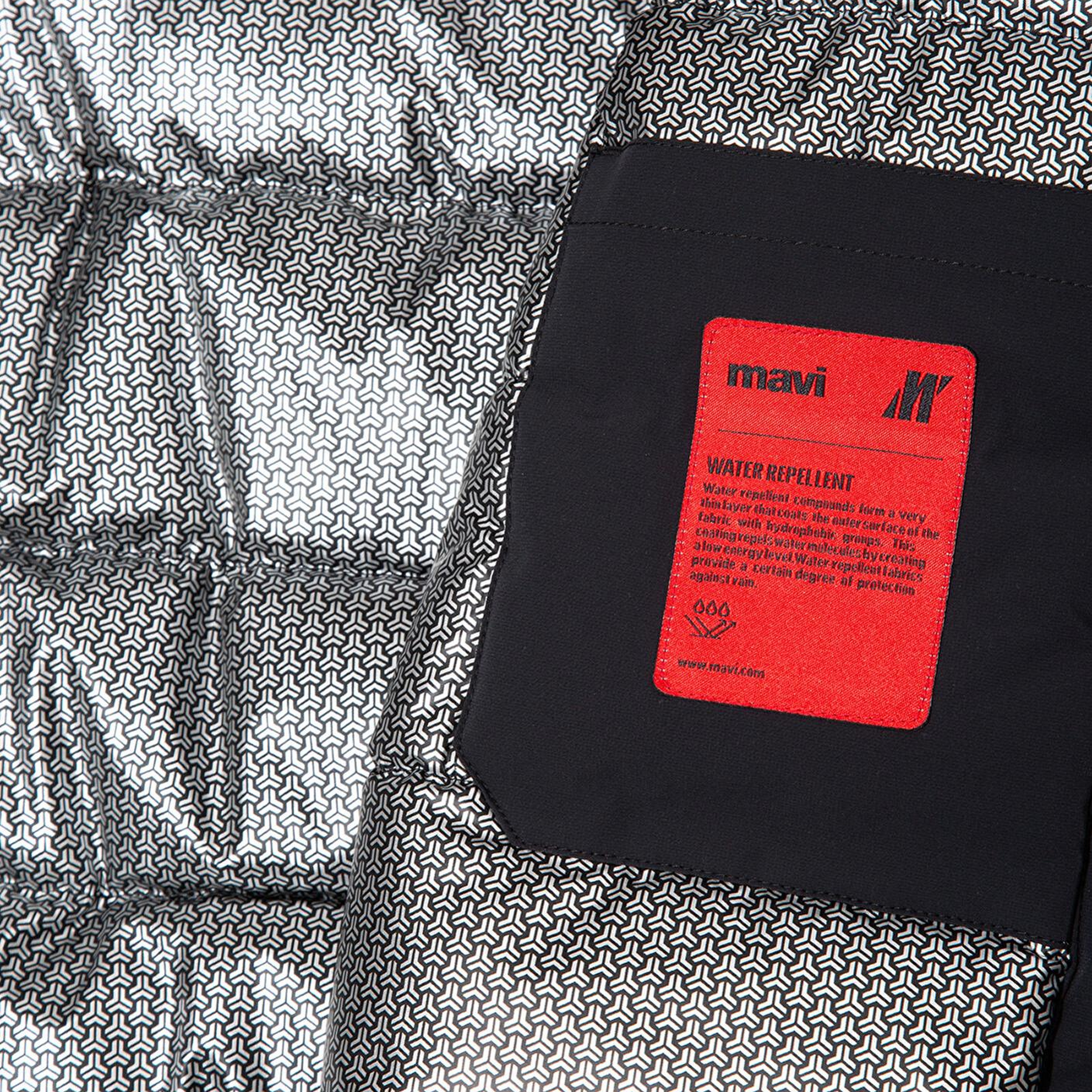 Mavi Su İtici Kapüşonlu Siyah Ceket Loose Fit / Bol Rahat Kesim 0110793-71379