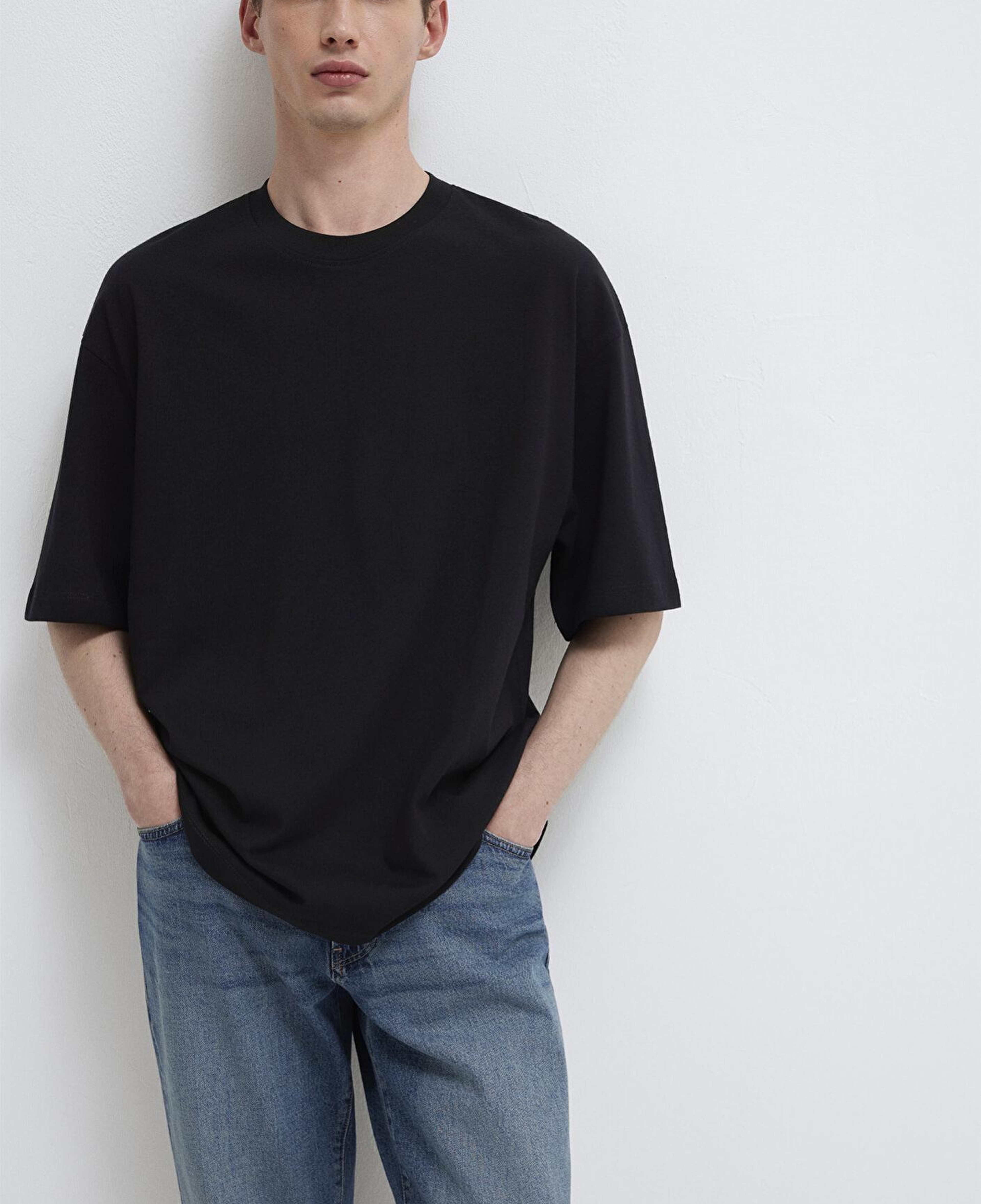 Mavi Bisiklet Yaka Siyah Basic Tişört Oversize / Geniş Kesim 0613113-900