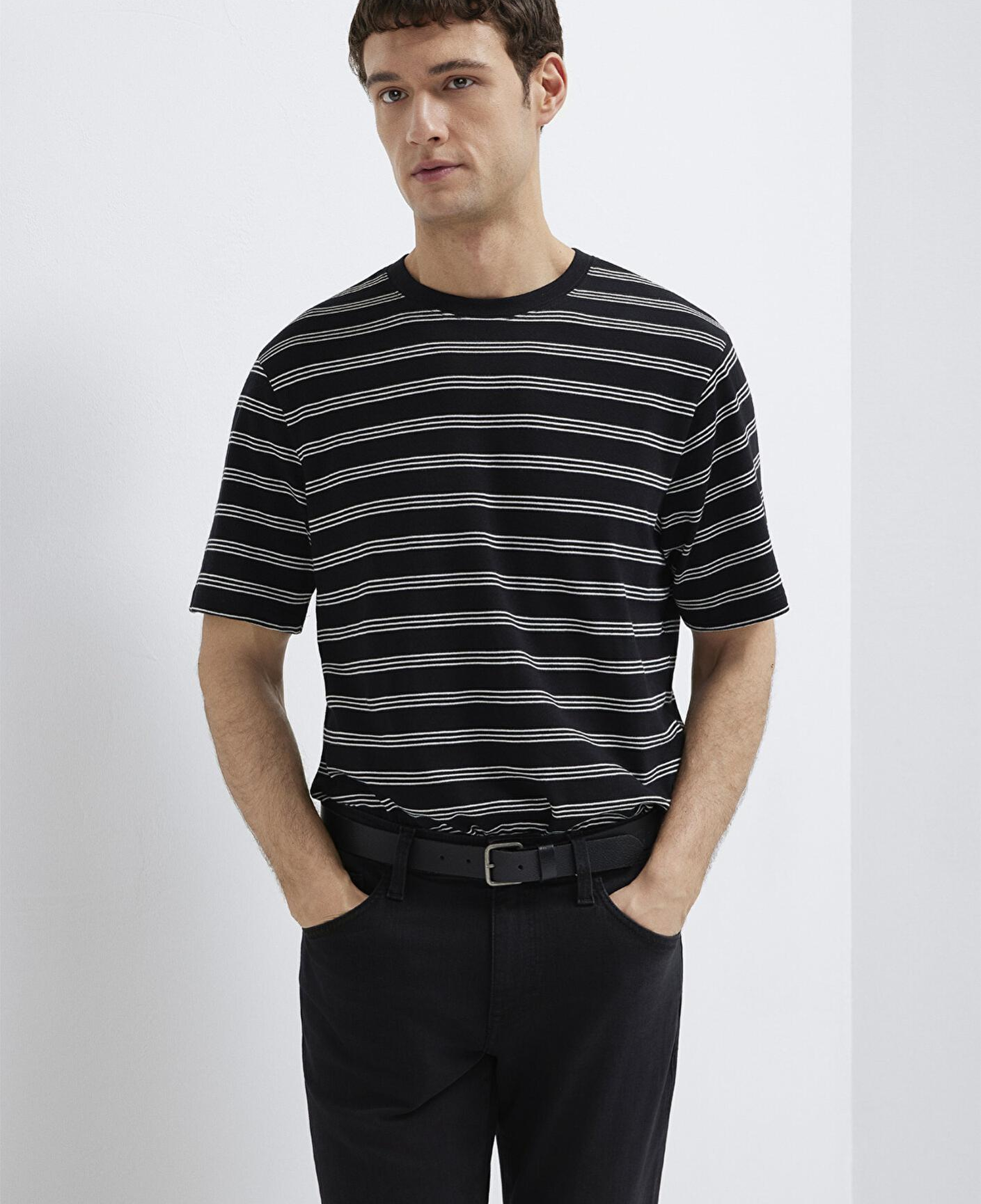 Mavi Çizgili Siyah Tişört Regular Fit / Normal Kesim 0613134-900