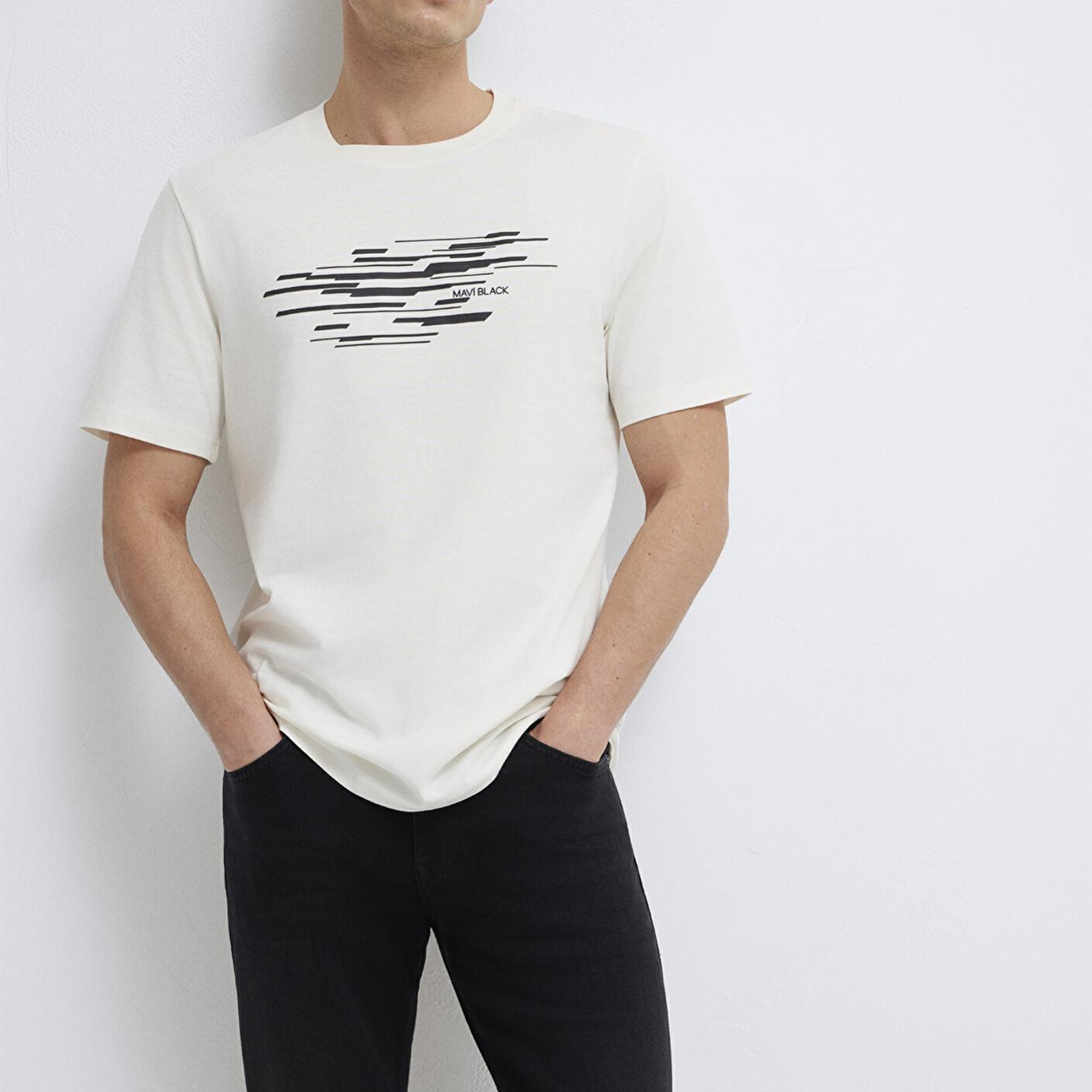 Mavi Mavi Black Ekru Tişört Regular Fit / Normal Kesim 0613131-70057