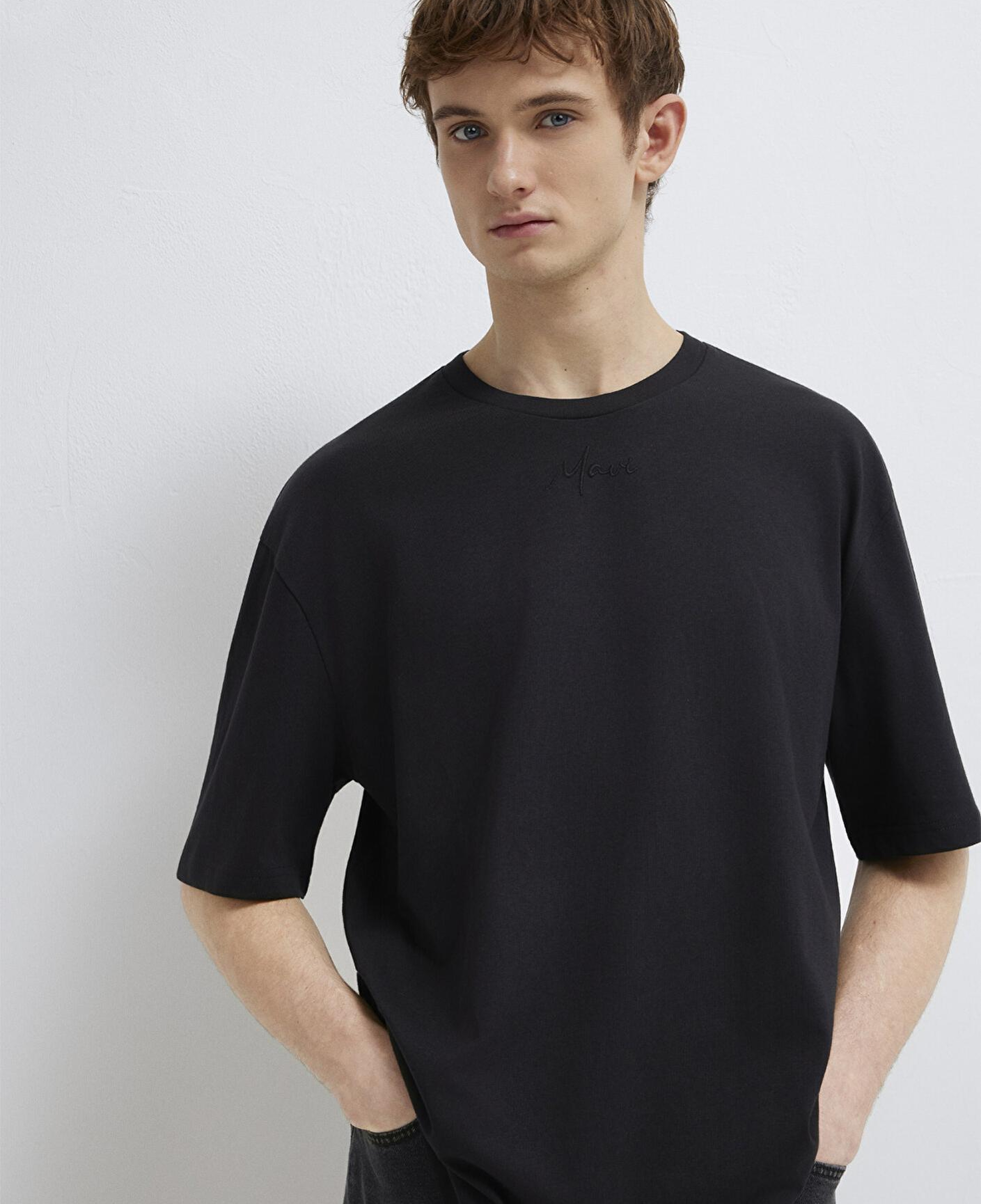 Mavi Mavi Nakışlı Siyah Tişört Relaxed Fit / Rahat Kesim 0613130-900