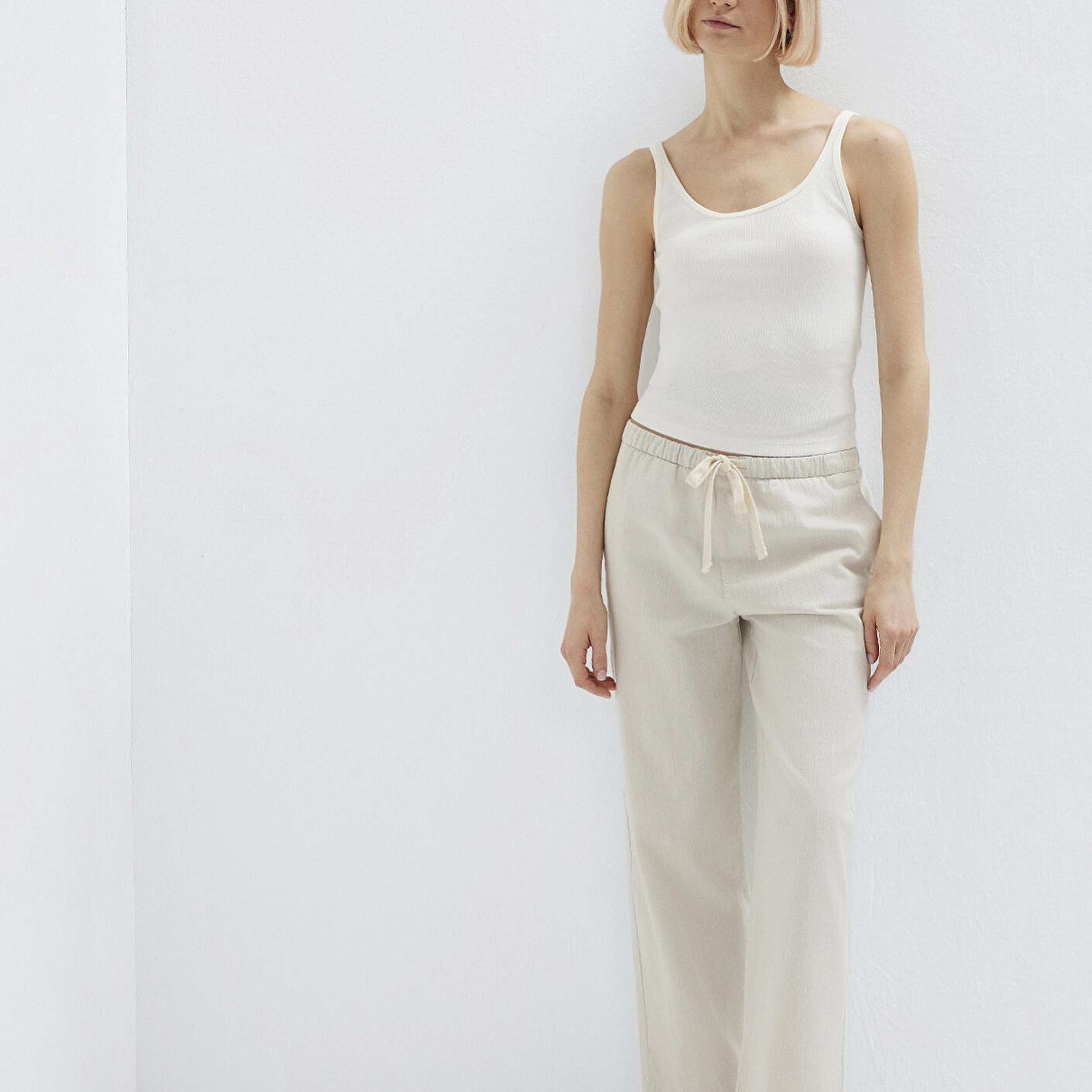 Mavi Bağcık Detaylı Bej Pantolon 1011203-35043