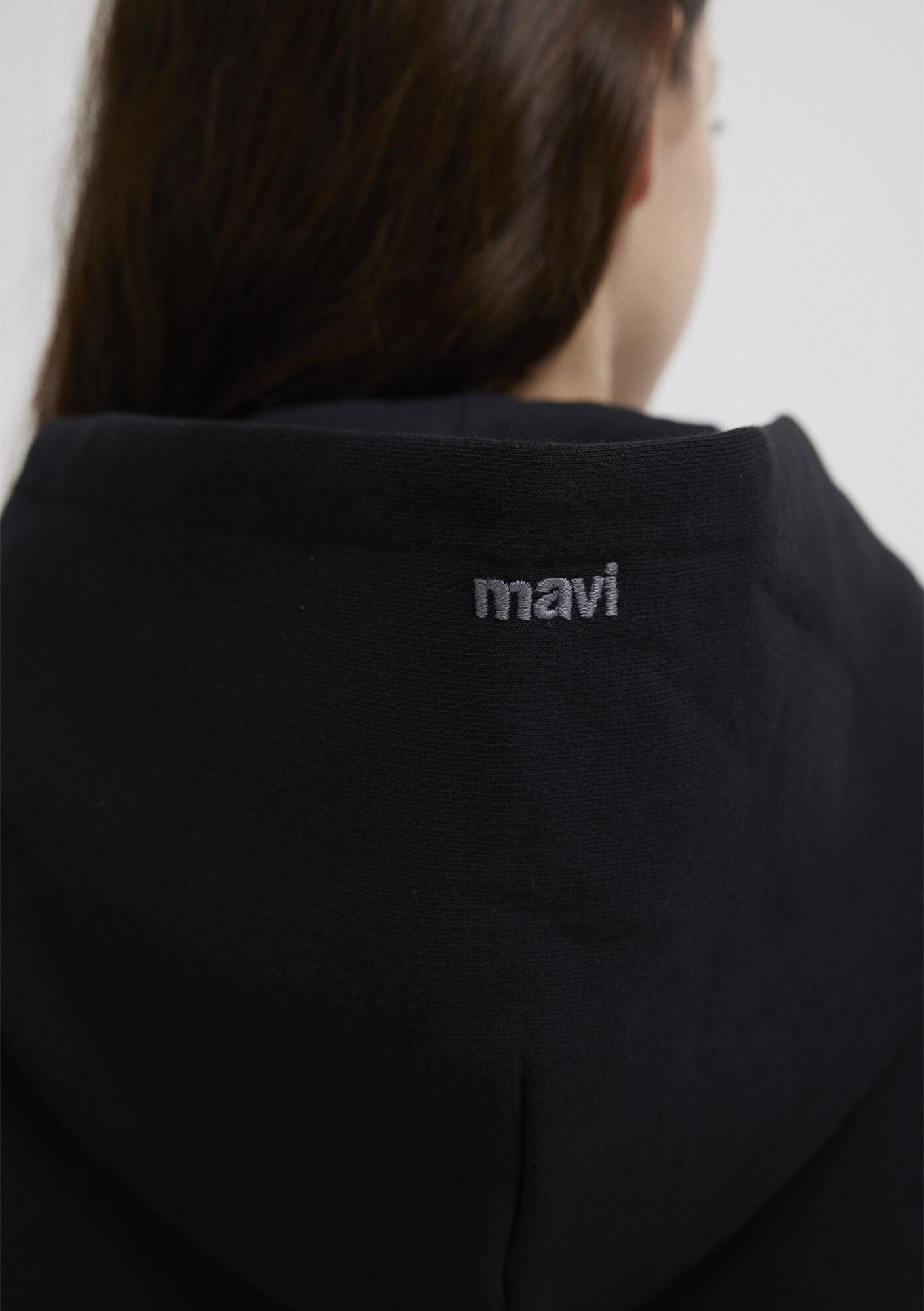 Mavi Mavi Logo Nakış Detaylı Kapüşonlu Siyah Sweatshirt 1S10532-900