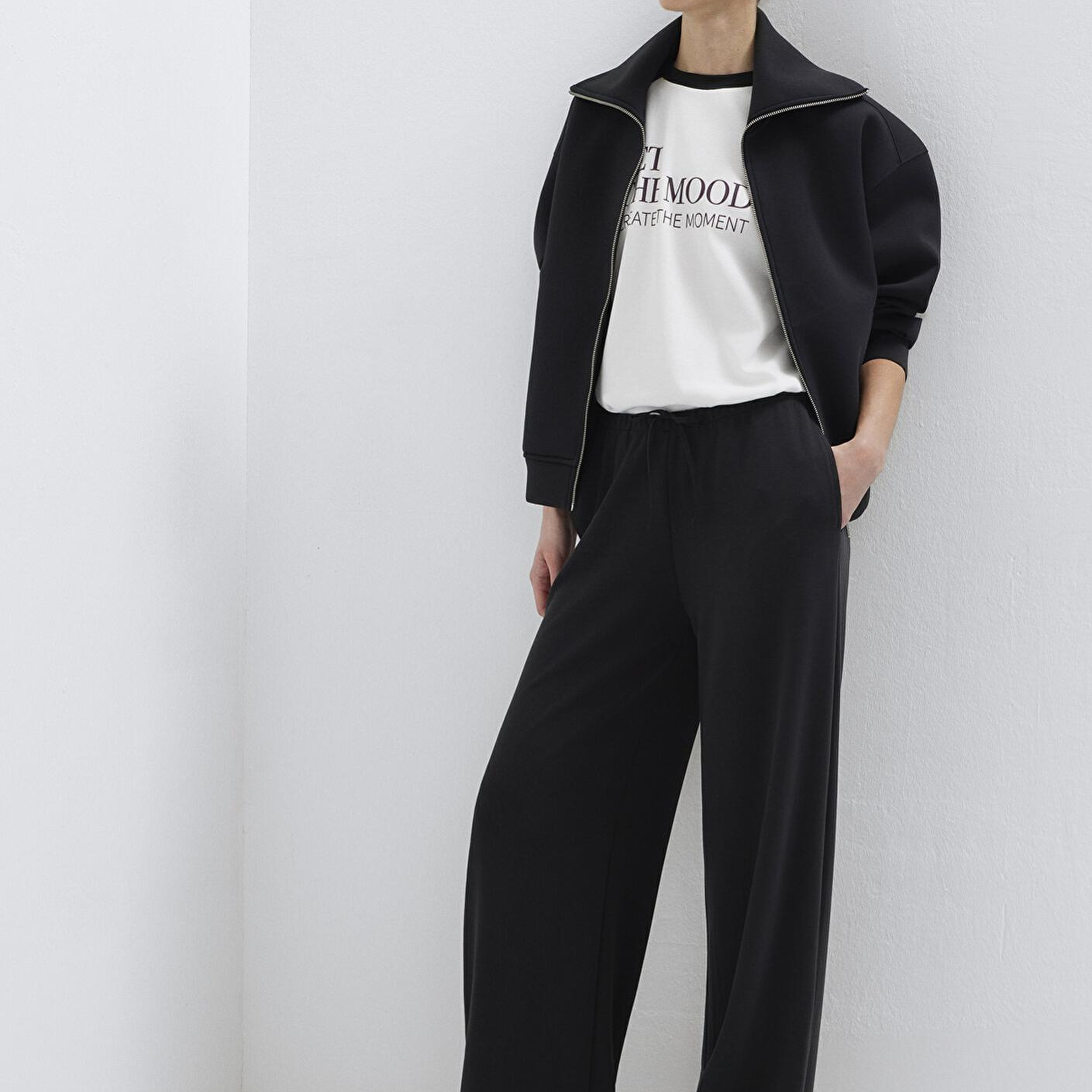 Mavi Geniş Paça Siyah Eşofman Altı 1011177-900