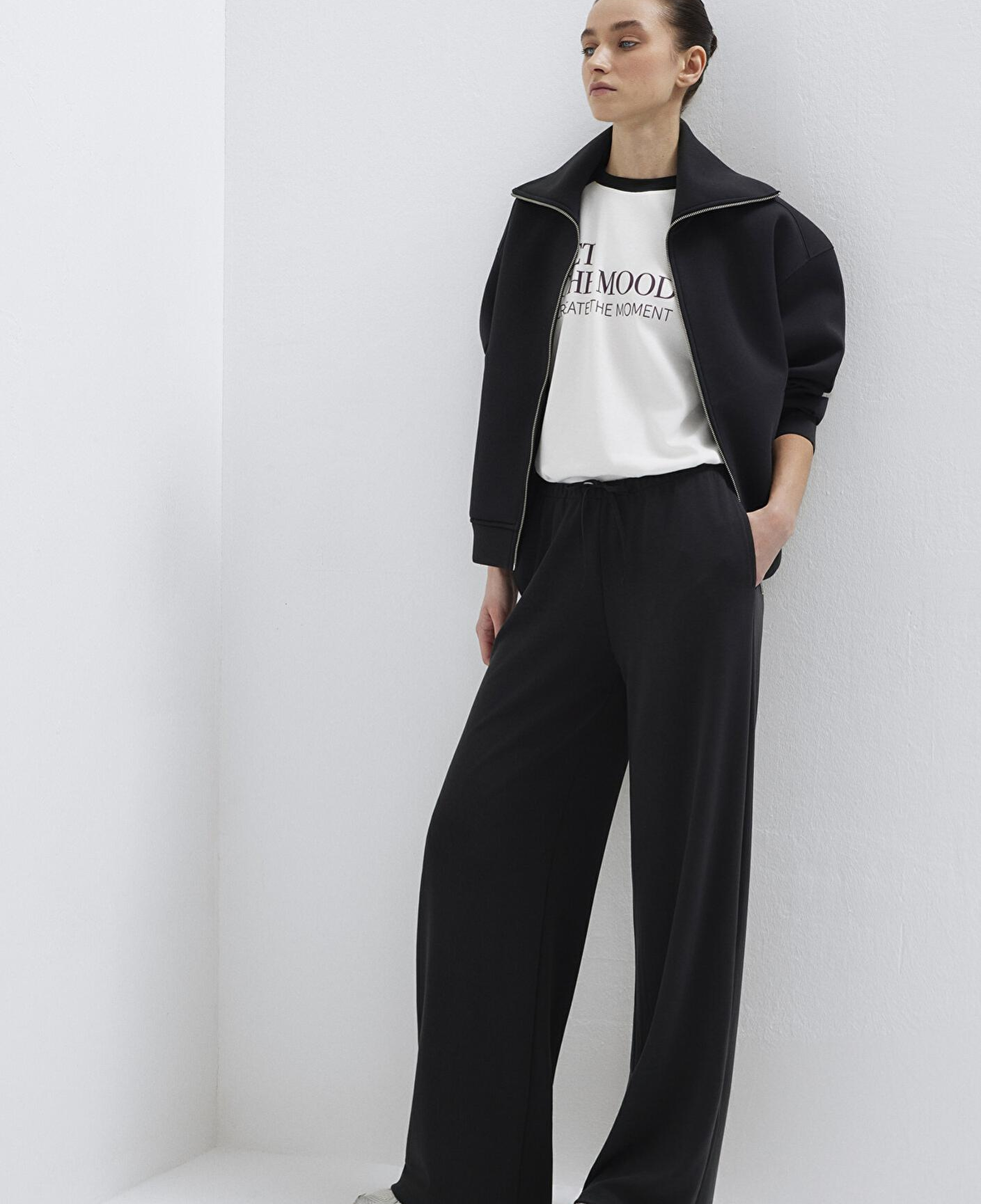 Mavi Geniş Paça Siyah Eşofman Altı 1011177-900