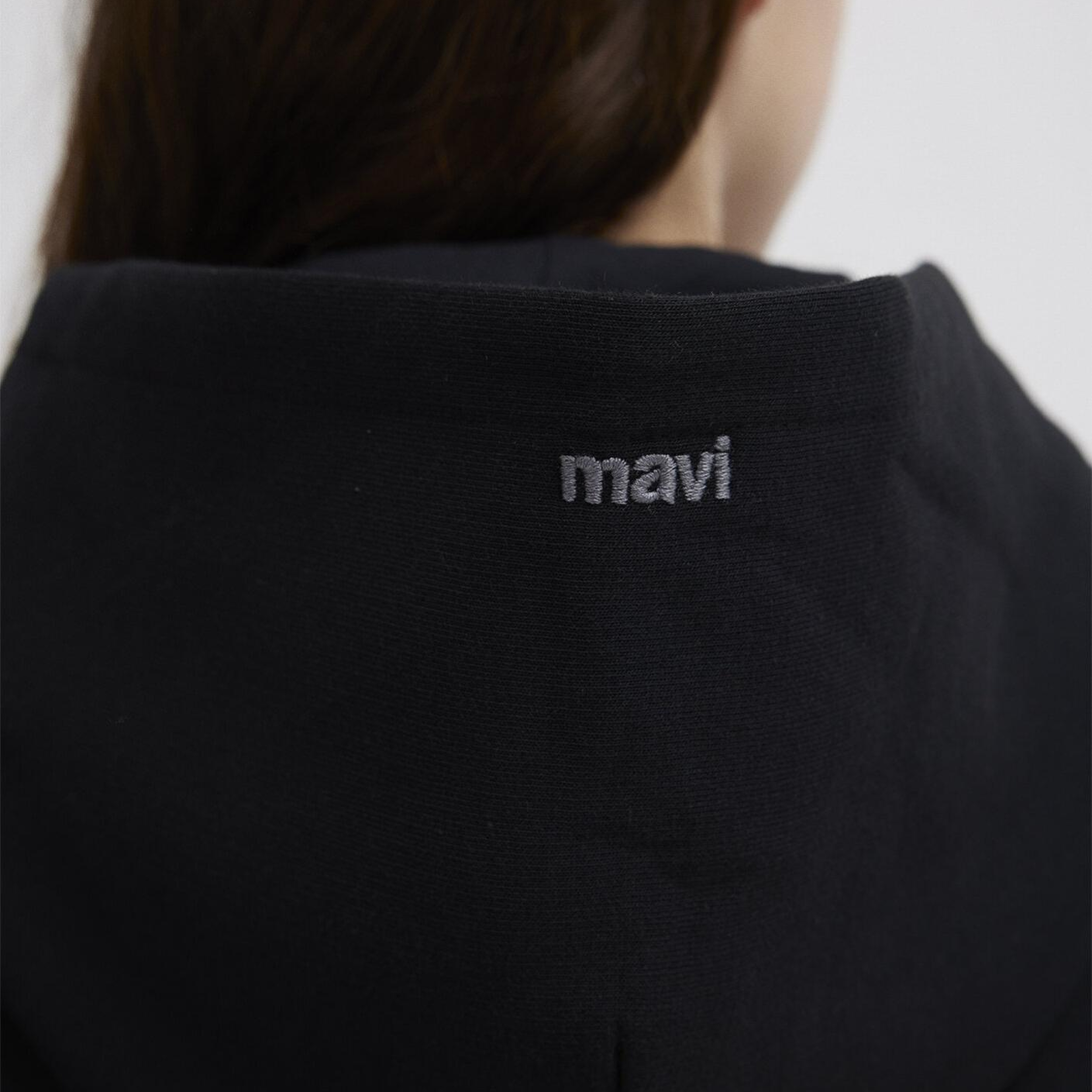 Mavi Mavi Logo Nakış Detaylı Kapüşonlu Siyah Sweatshirt 1S10532-900