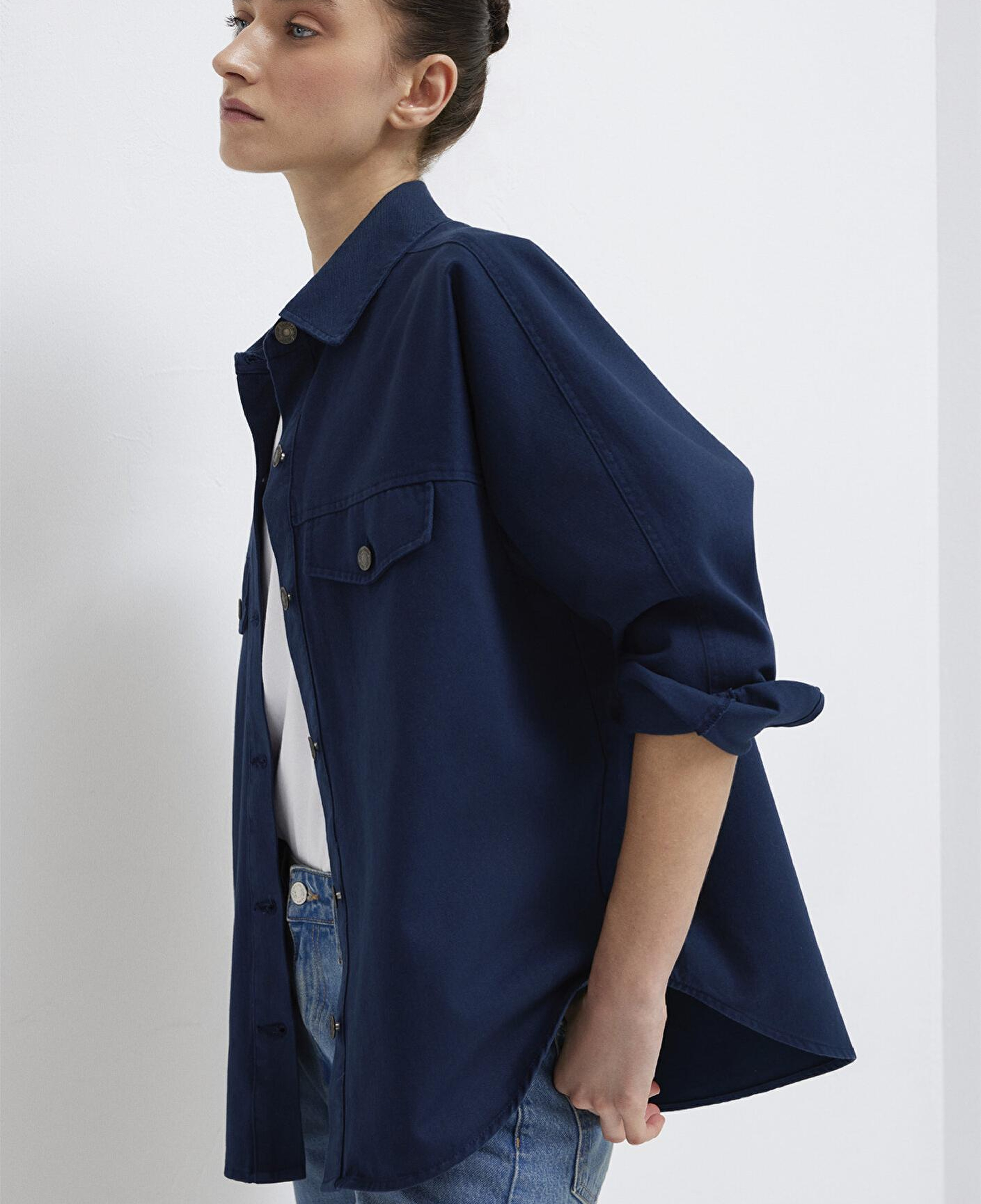Mavi Cep Detaylı Lacivert Gömlek Oversize / Geniş Kesim 1211181-82318
