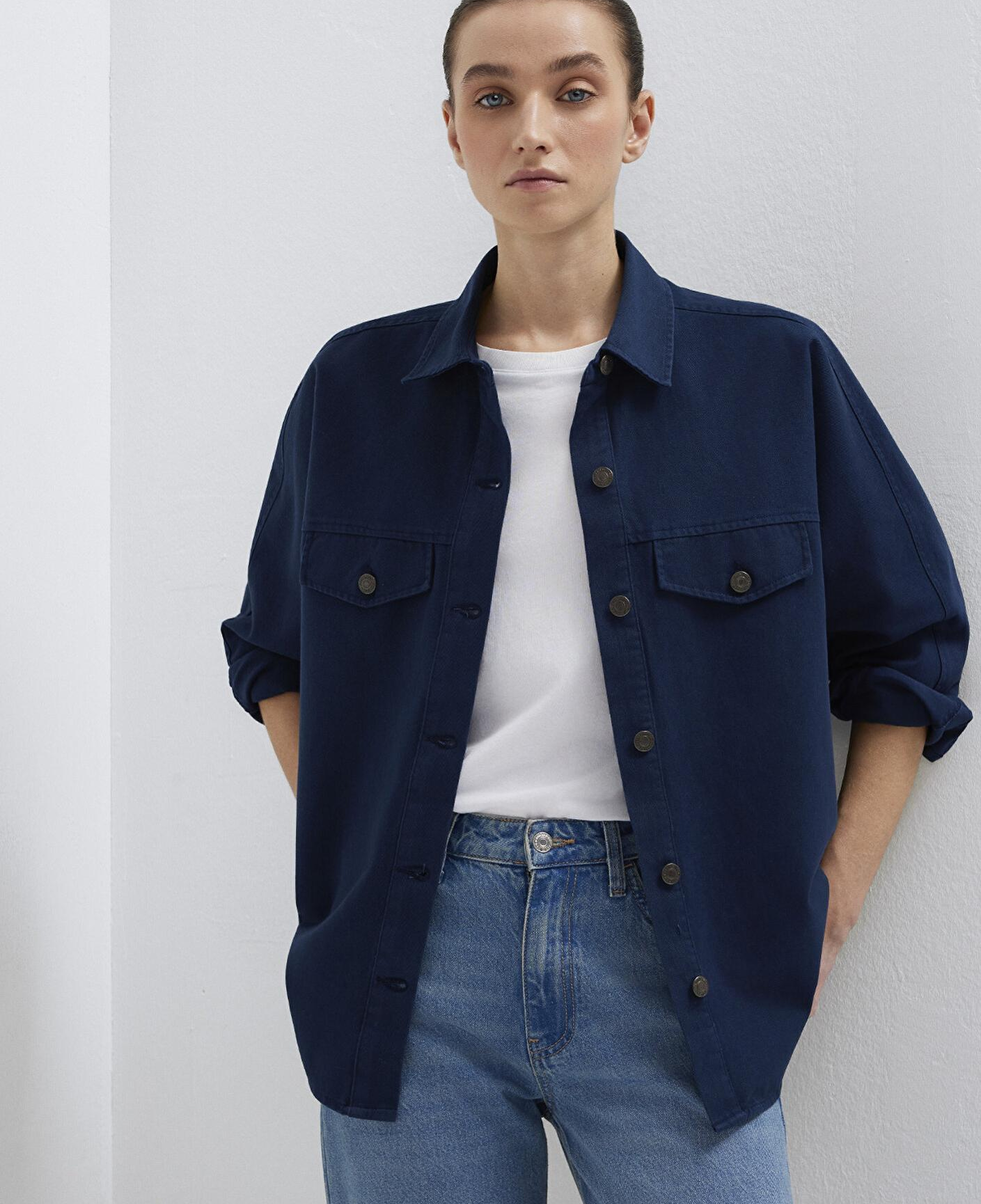 Mavi Cep Detaylı Lacivert Gömlek Oversize / Geniş Kesim 1211181-82318