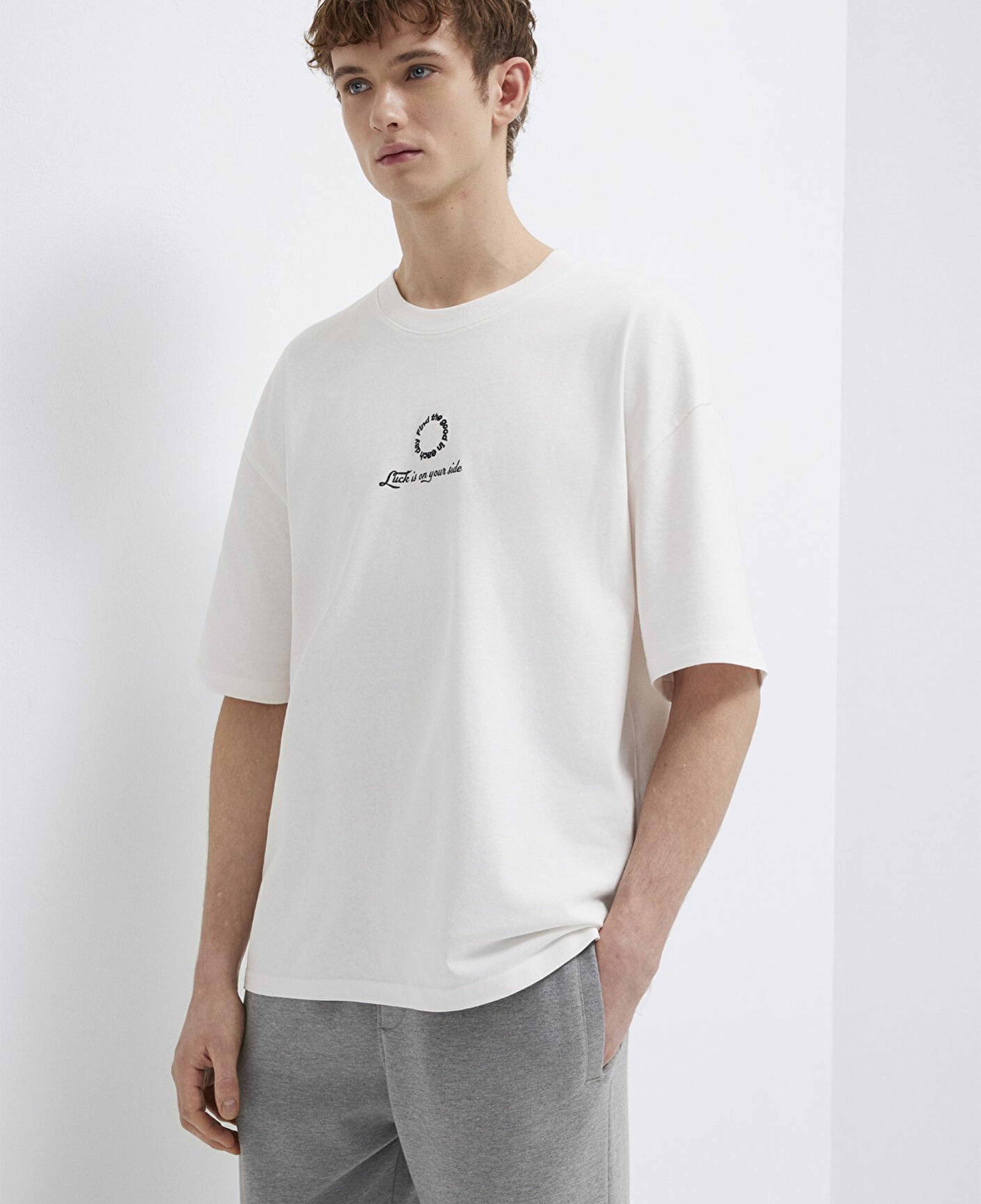 Mavi Luck Is In Your Side Baskılı Ekru Tişört Oversize / Geniş Kesim 0613183-70057