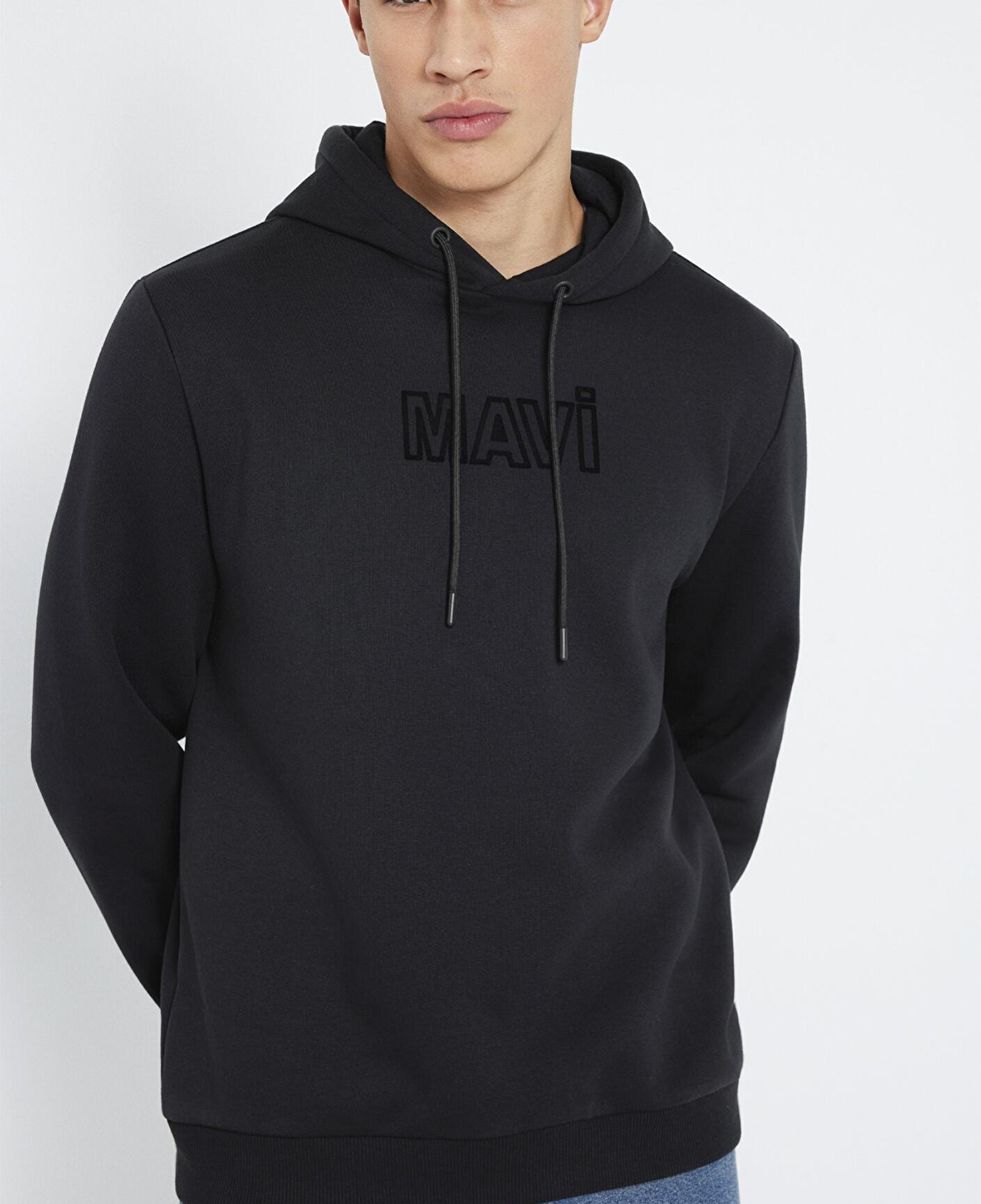 Mavi Mavi Logo Baskılı Kapüşonlu Siyah Sweatshirt 0S10549-900
