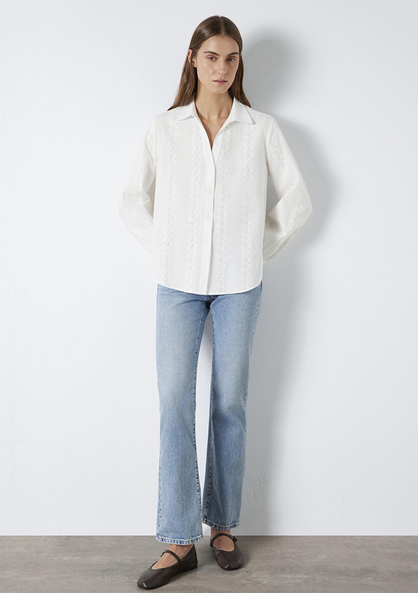 Mavi Nakış Detaylı Beyaz Gömlek Regular Fit / Normal Kesim 1211380-70057