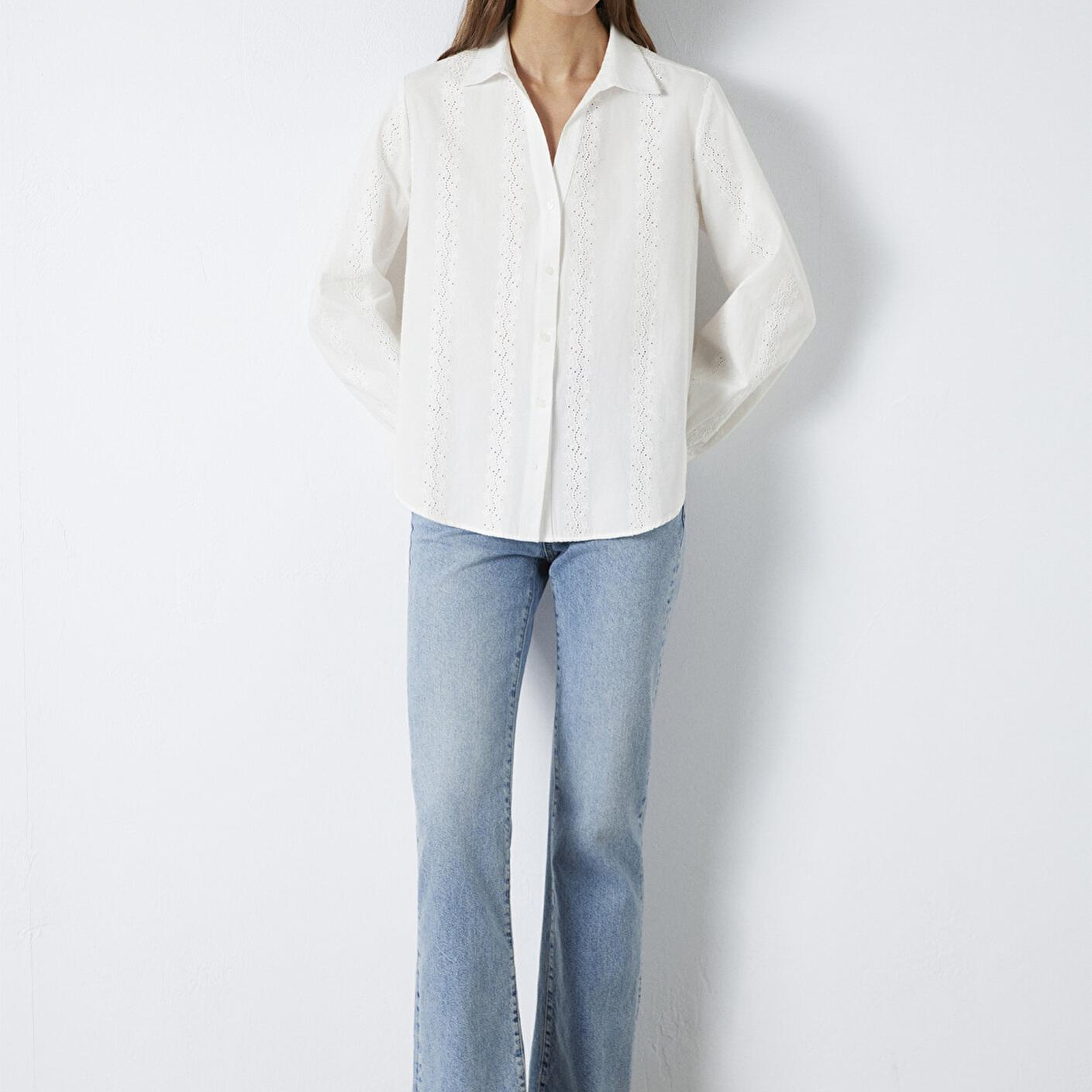 Mavi Nakış Detaylı Beyaz Gömlek Regular Fit / Normal Kesim 1211380-70057