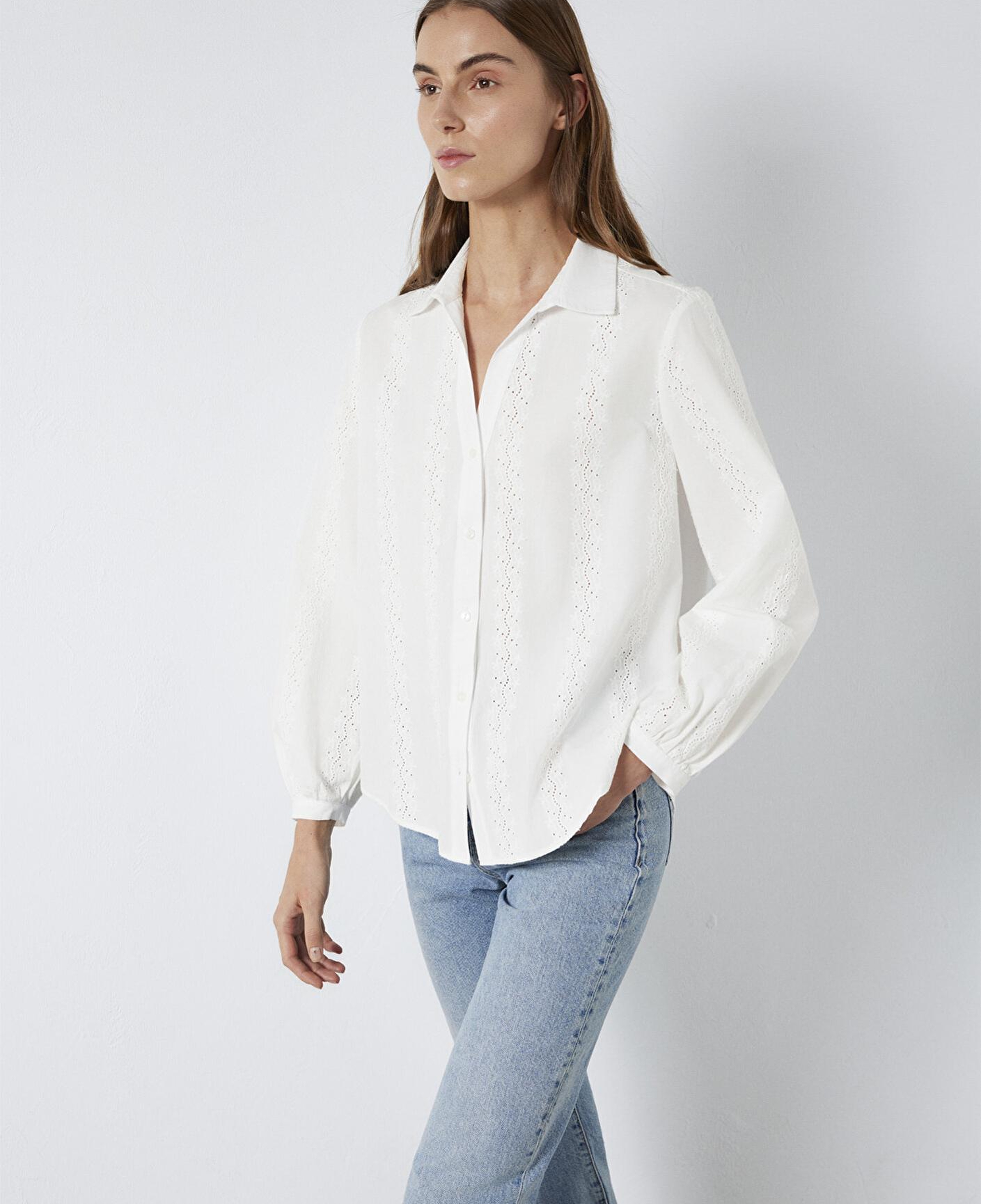 Mavi Nakış Detaylı Beyaz Gömlek Regular Fit / Normal Kesim 1211380-70057