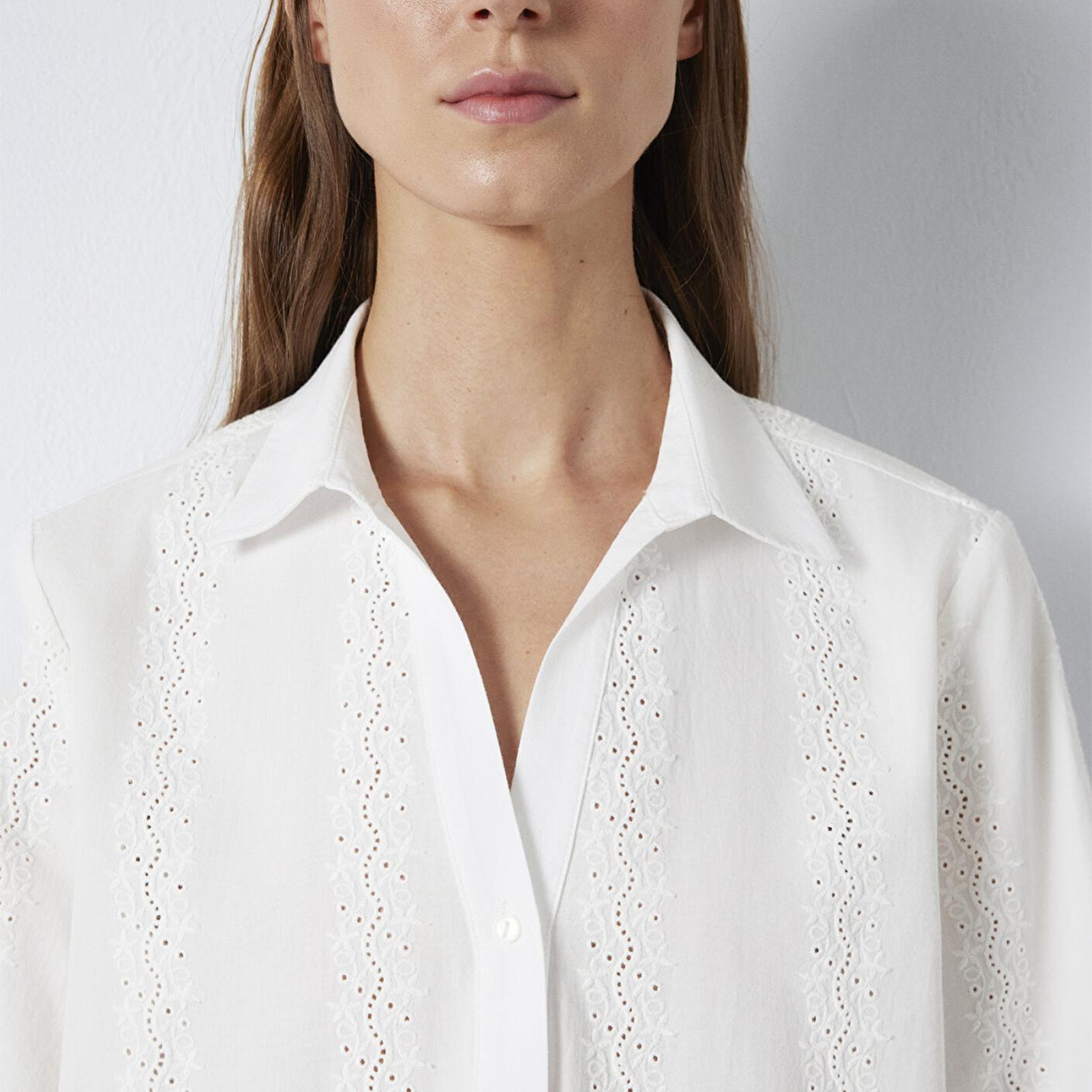 Mavi Nakış Detaylı Beyaz Gömlek Regular Fit / Normal Kesim 1211380-70057