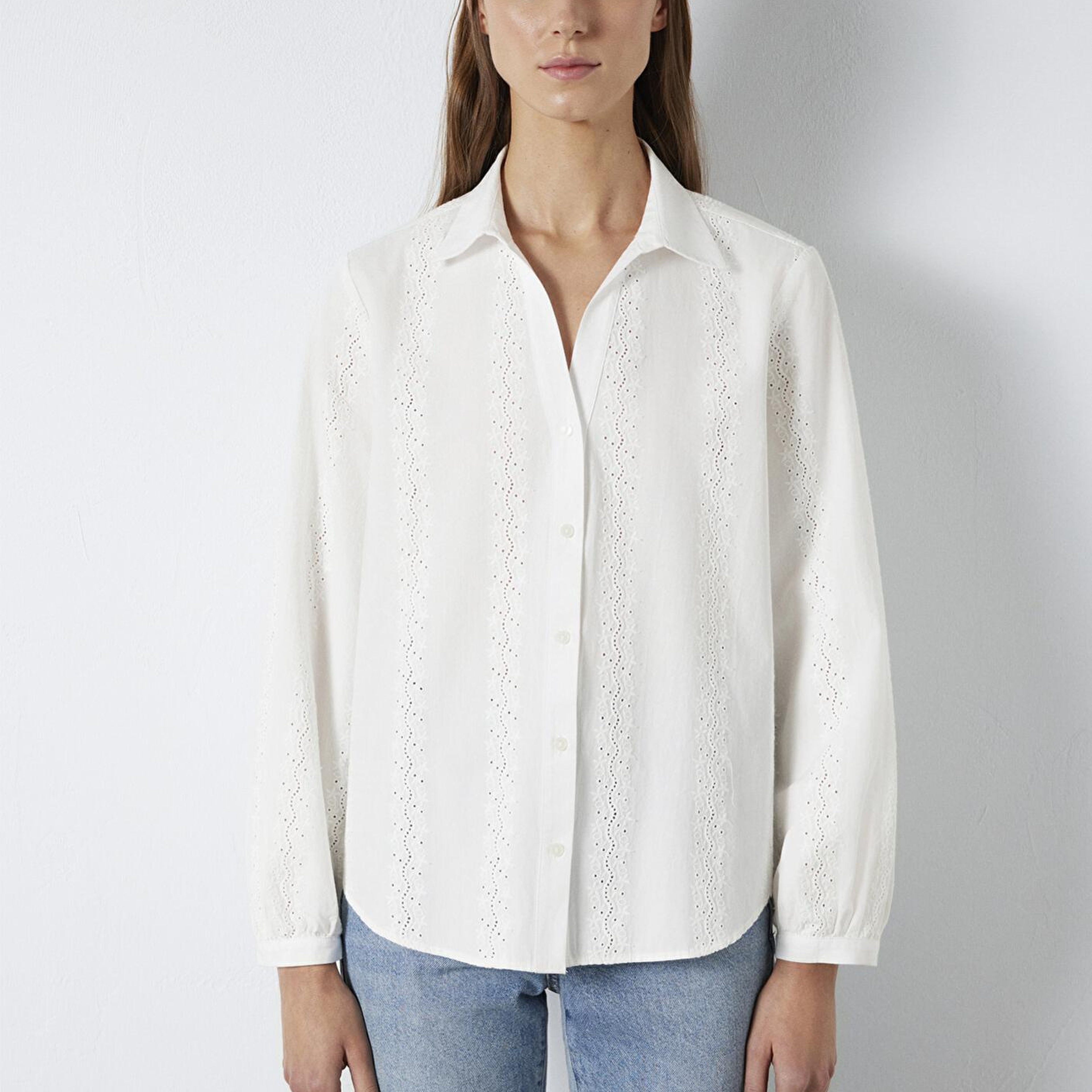 Mavi Nakış Detaylı Beyaz Gömlek Regular Fit / Normal Kesim 1211380-70057