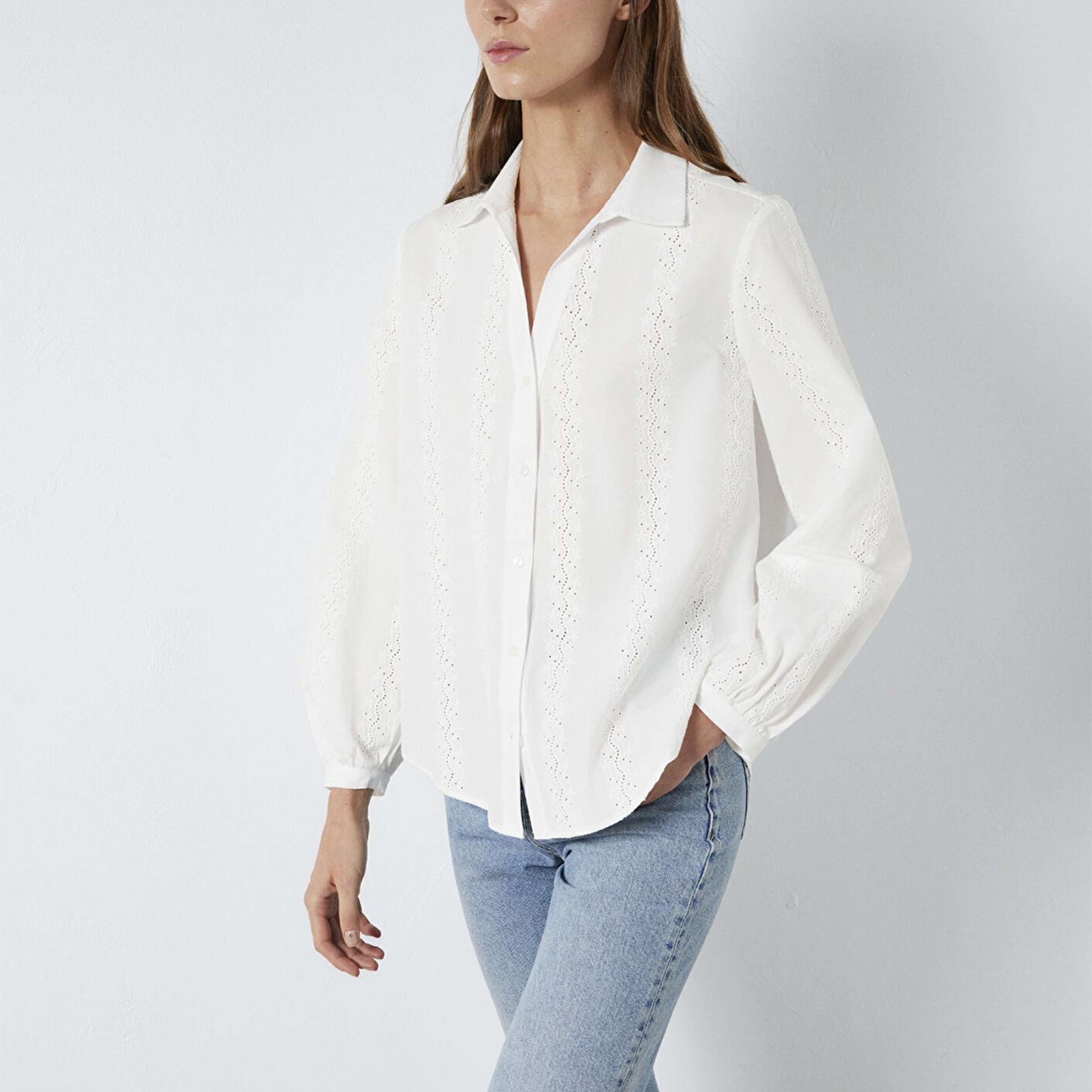 Mavi Nakış Detaylı Beyaz Gömlek Regular Fit / Normal Kesim 1211380-70057