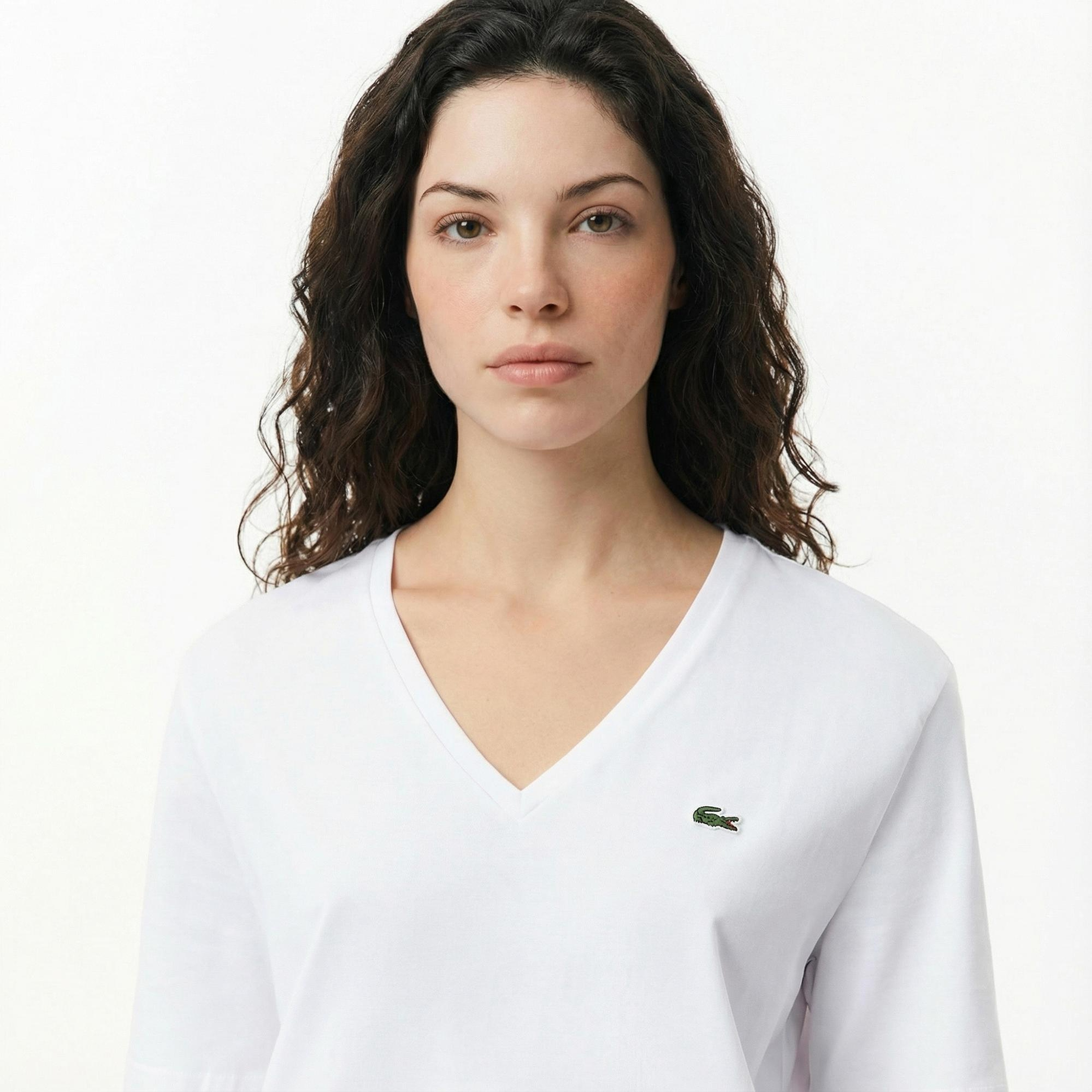 Lacoste Kadın Relaxed Fit V Yaka Beyaz T-Shirt