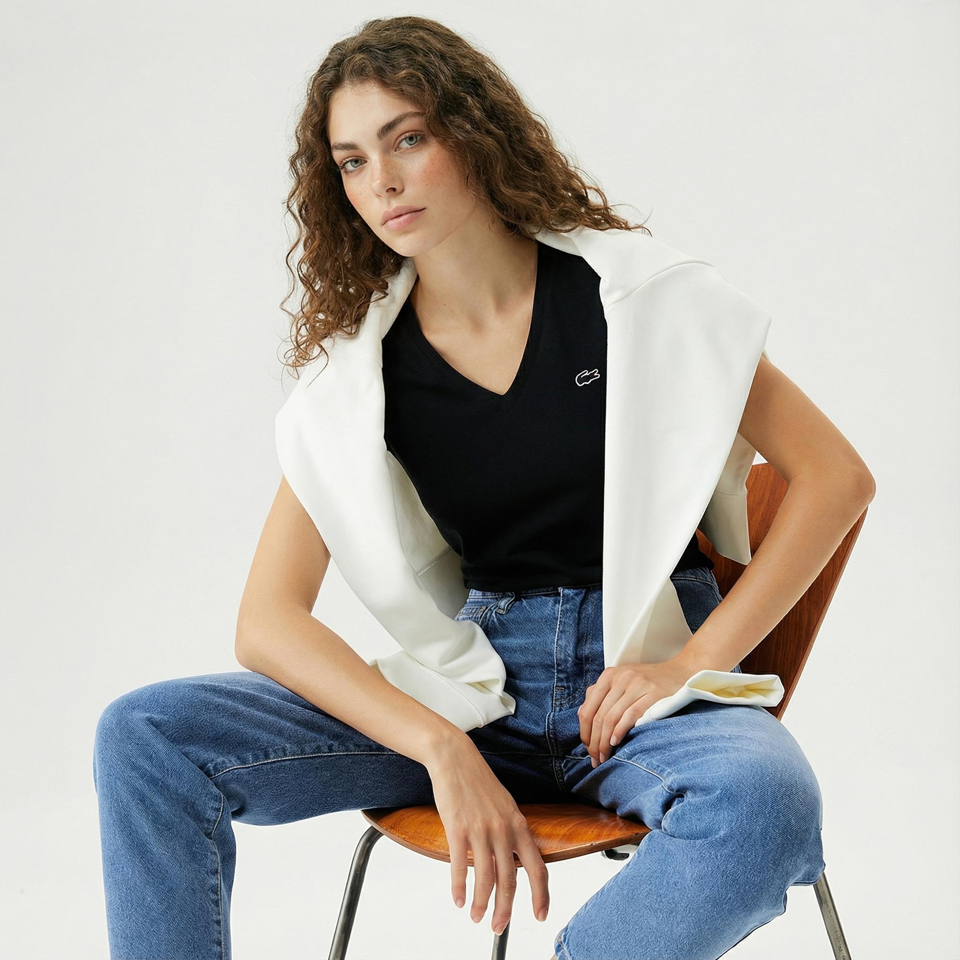 Lacoste Kadın Slim Fit V Yaka Siyah T-Shirt