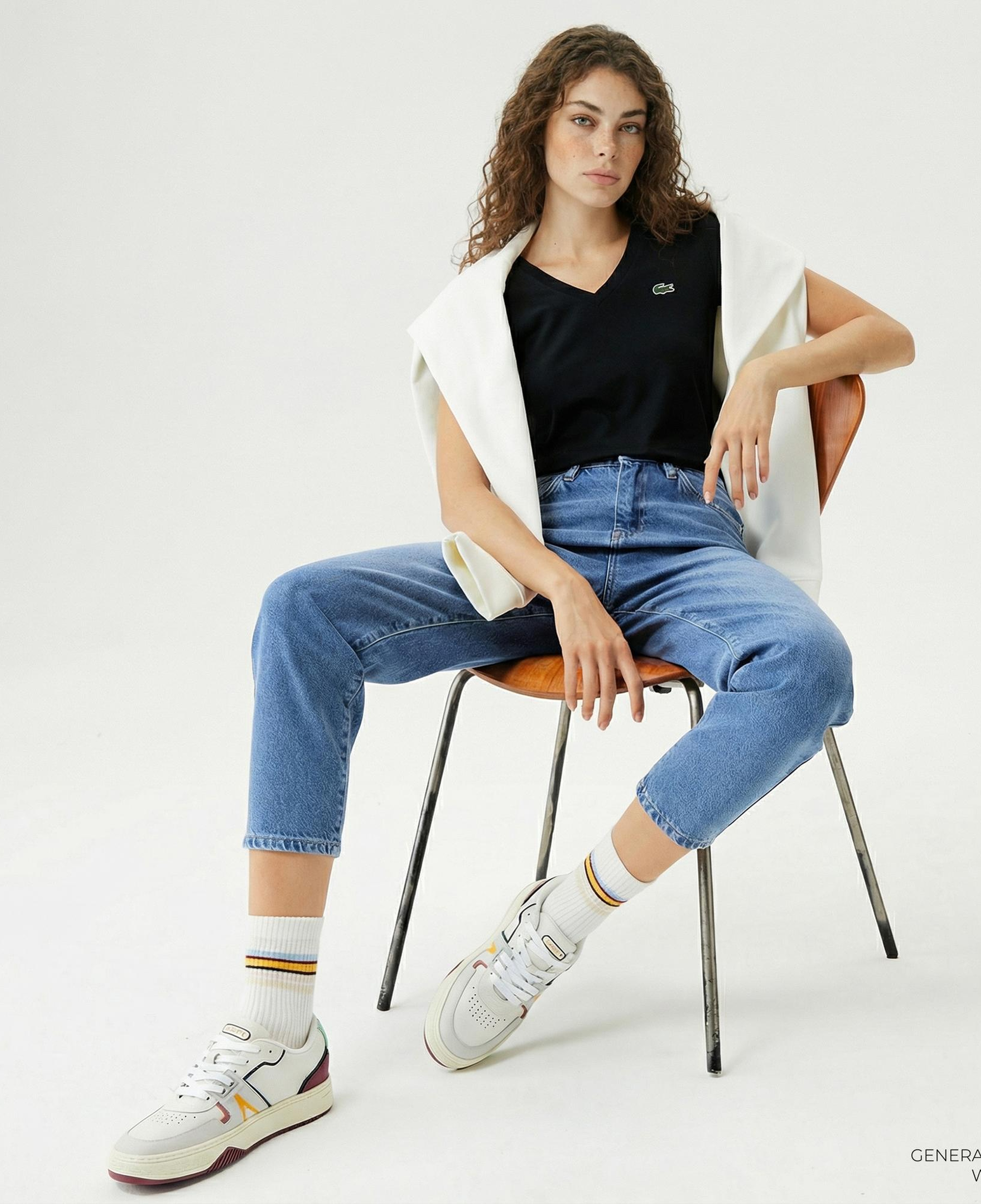 Lacoste Kadın Slim Fit V Yaka Siyah T-Shirt