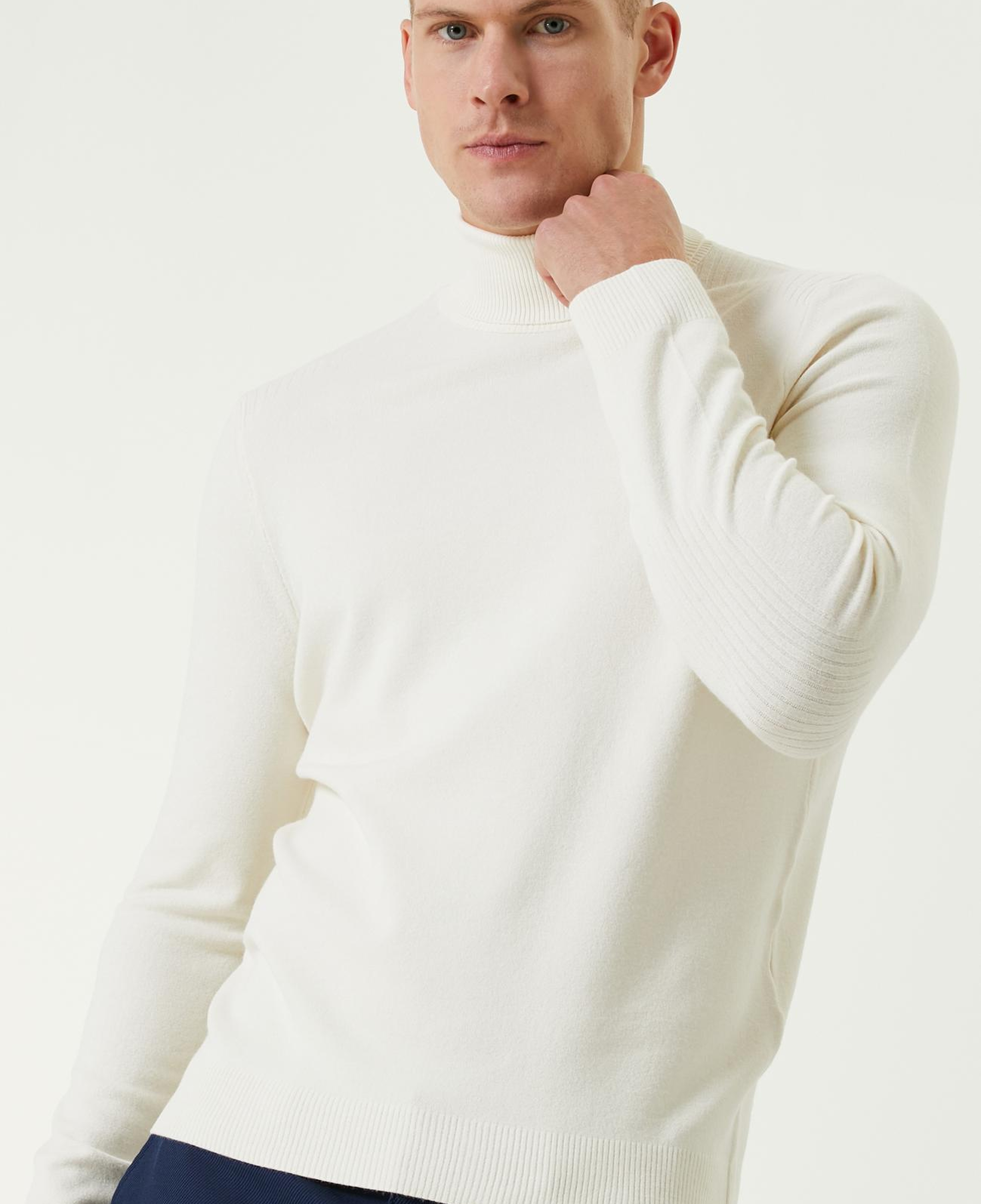 Network Erkek Kırık Beyaz Balıkçı Yaka Triko Kazak