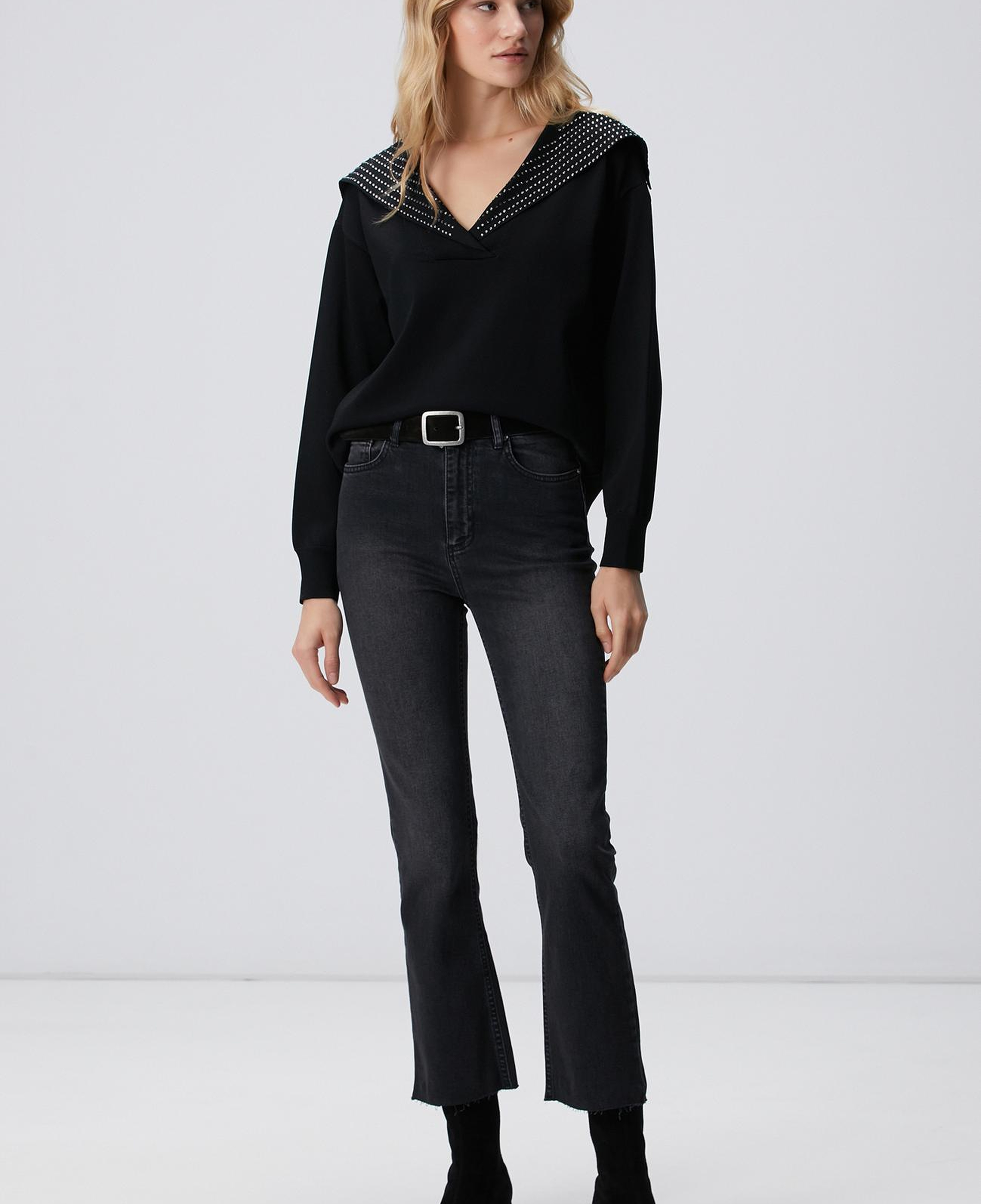 Network Kadın Siyah Yaka Taş Baskılı Triko Kazak