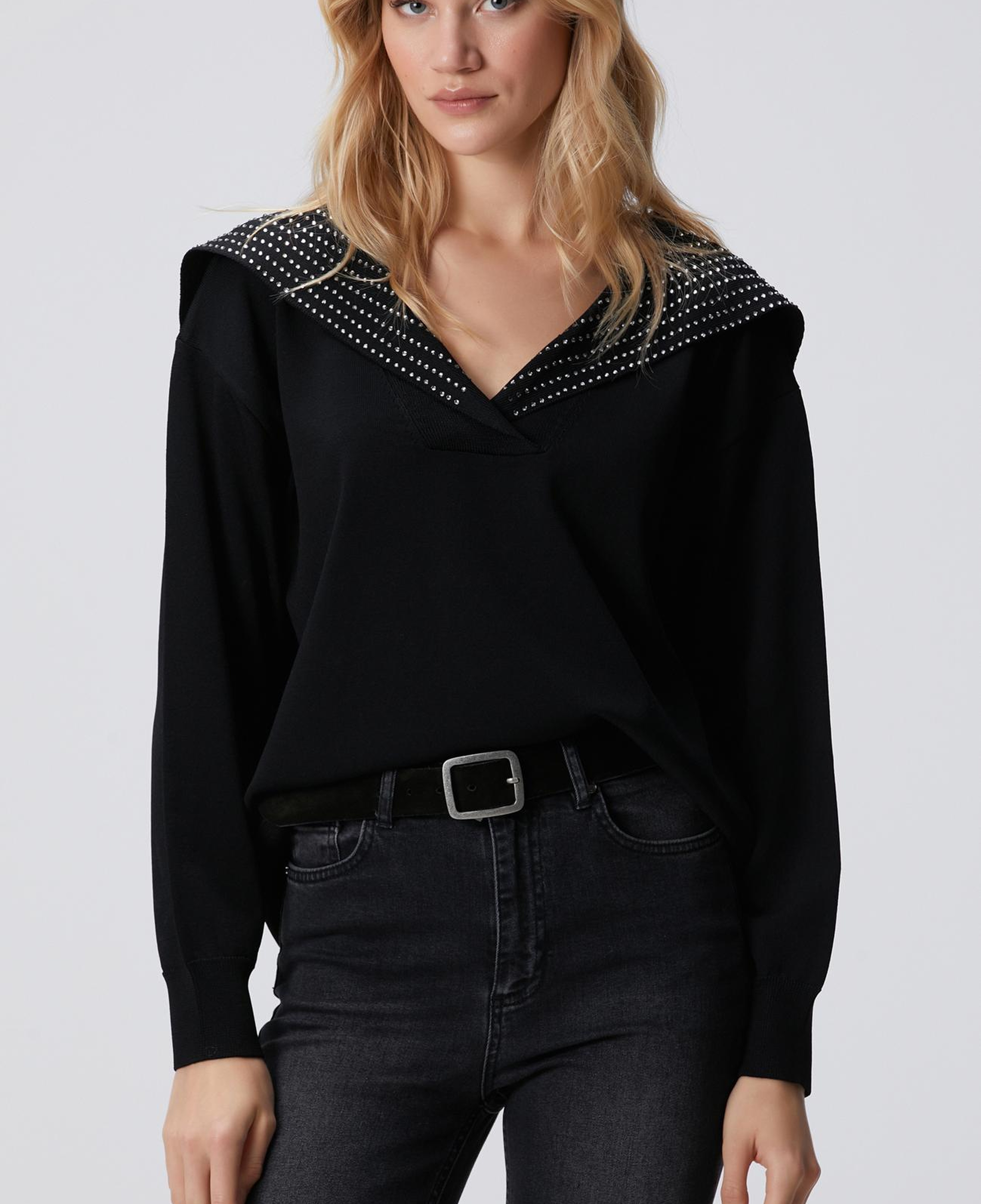 Network Kadın Siyah Yaka Taş Baskılı Triko Kazak