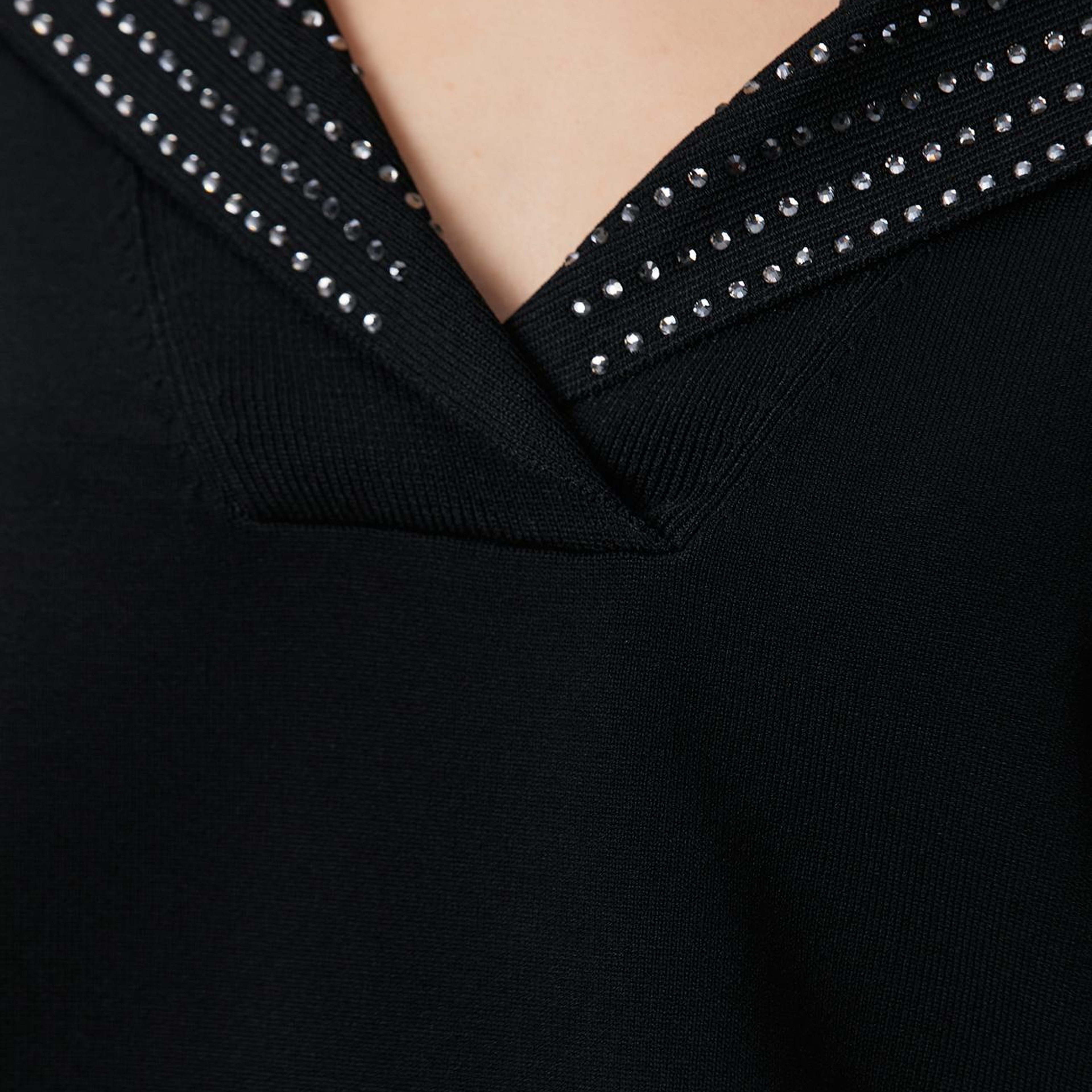 Network Kadın Siyah Yaka Taş Baskılı Triko Kazak