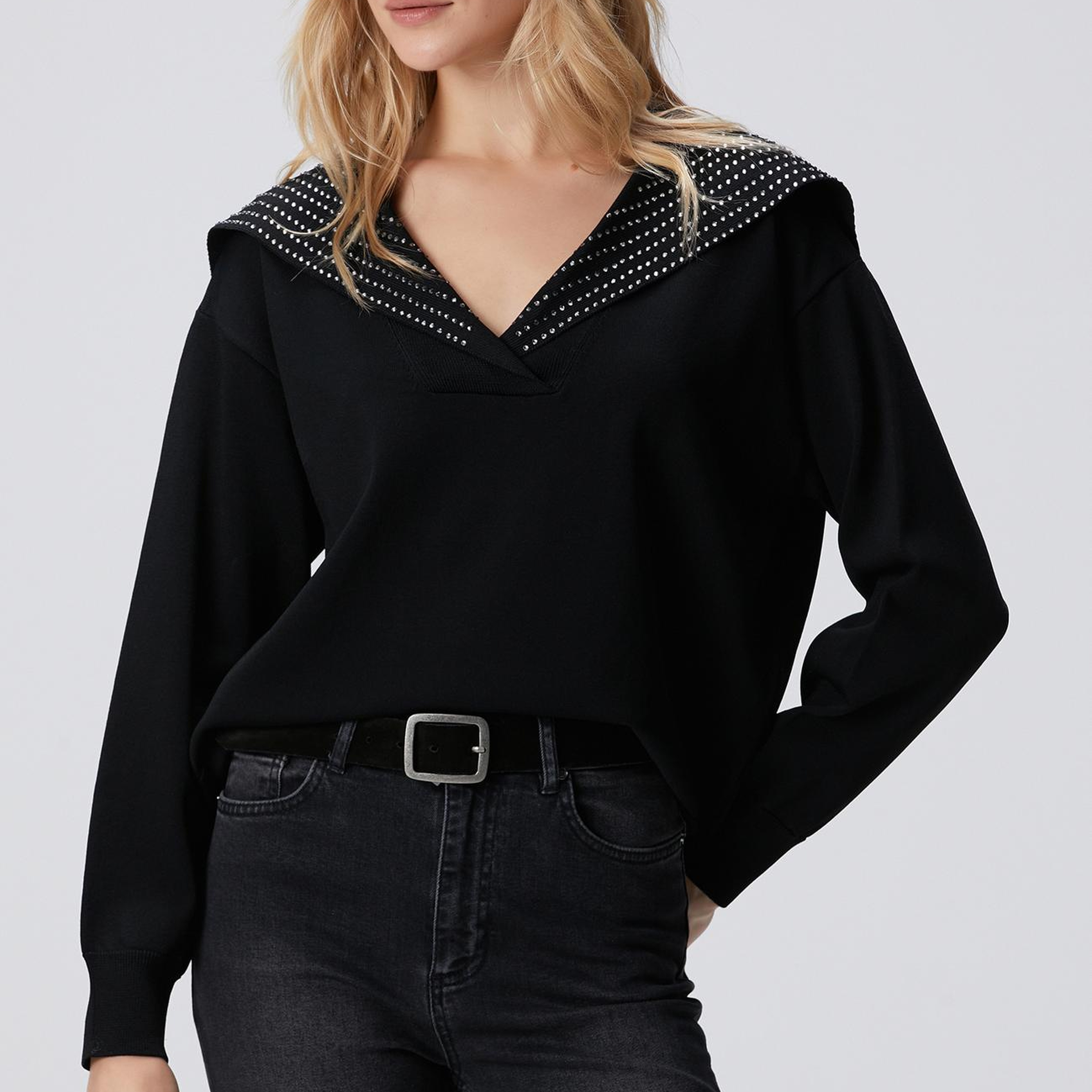 Network Kadın Siyah Yaka Taş Baskılı Triko Kazak