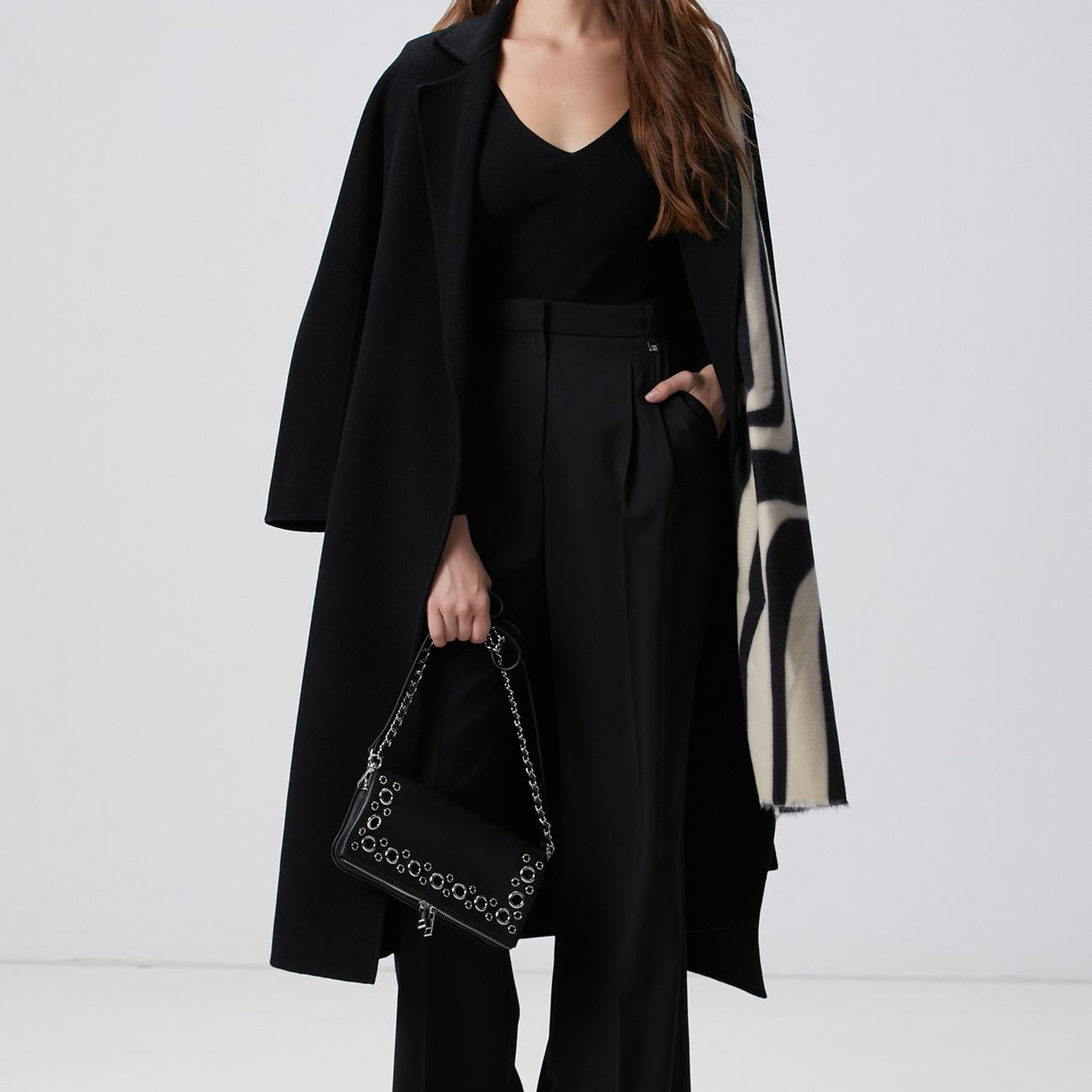 Network Kadın Siyah V Yaka Basic Kazak