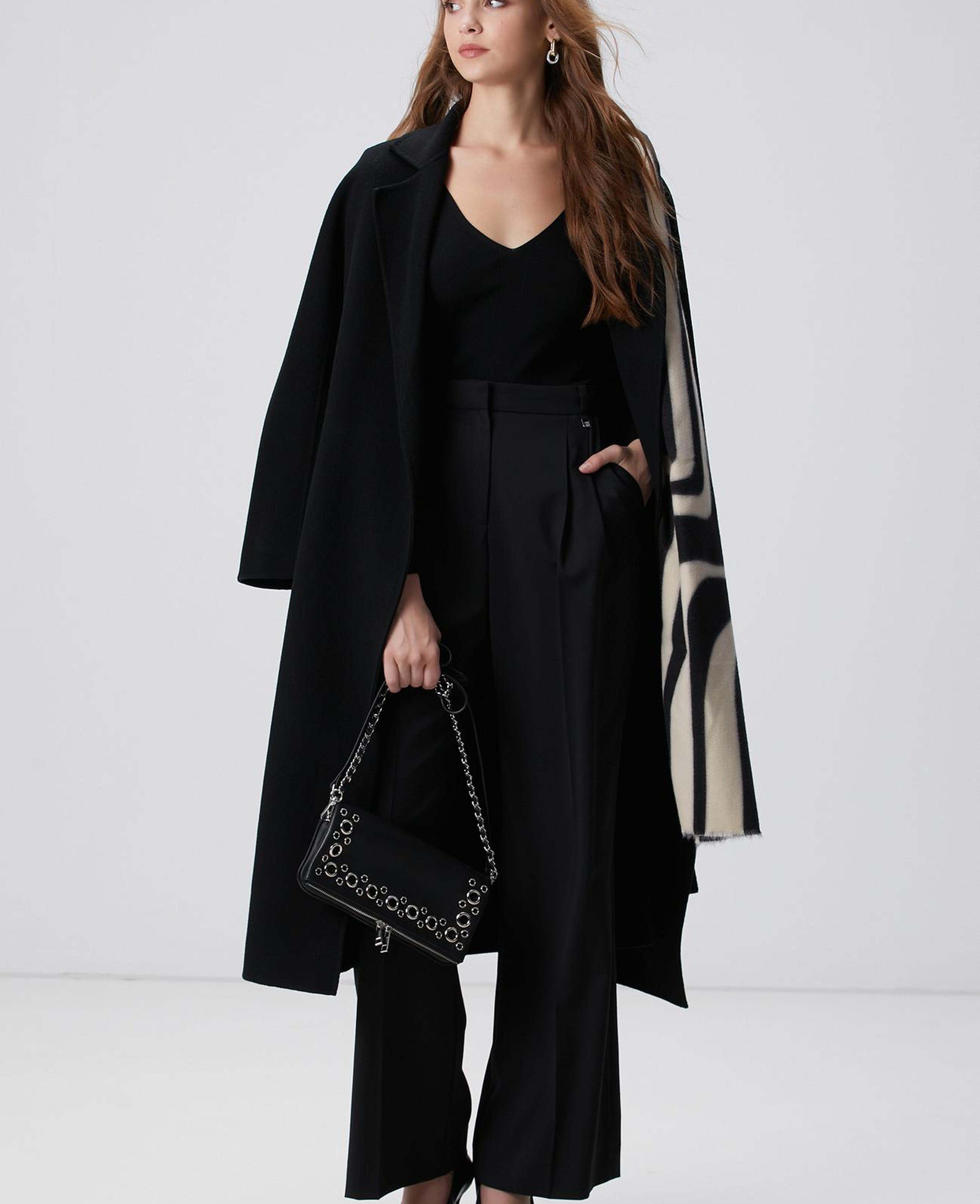 Network Kadın Siyah V Yaka Basic Kazak