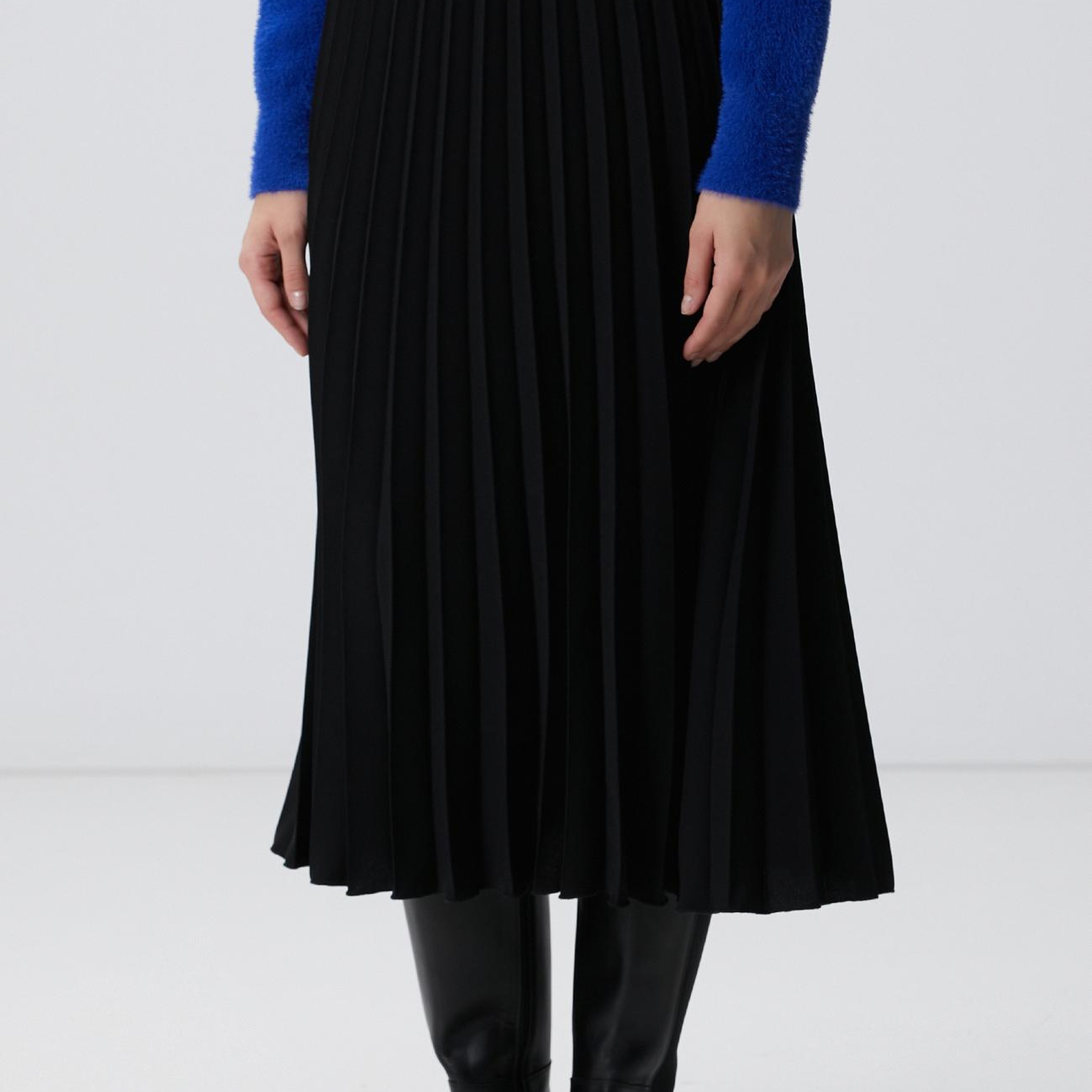 Network Kadın Siyah Piliseli Midi Etek