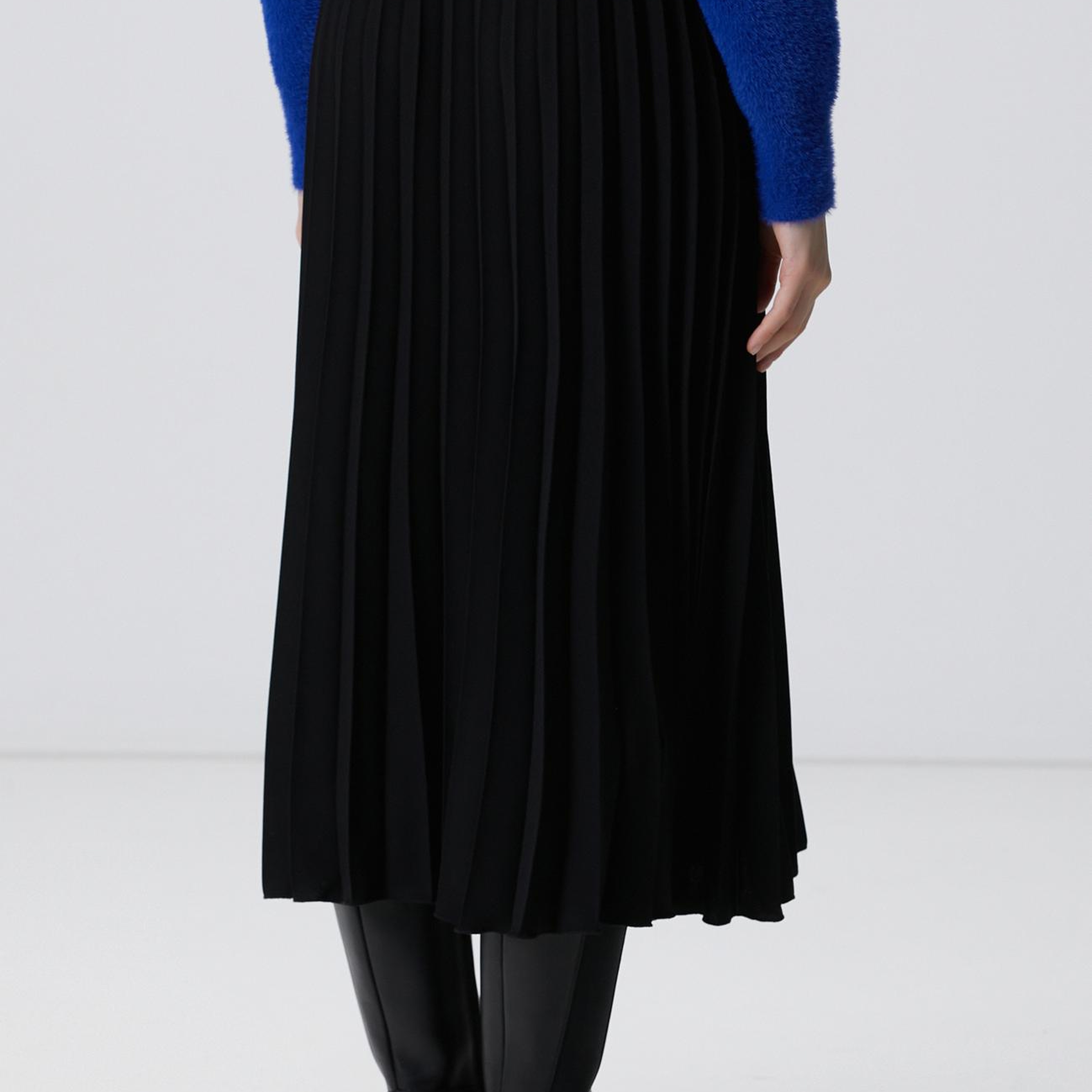 Network Kadın Siyah Piliseli Midi Etek