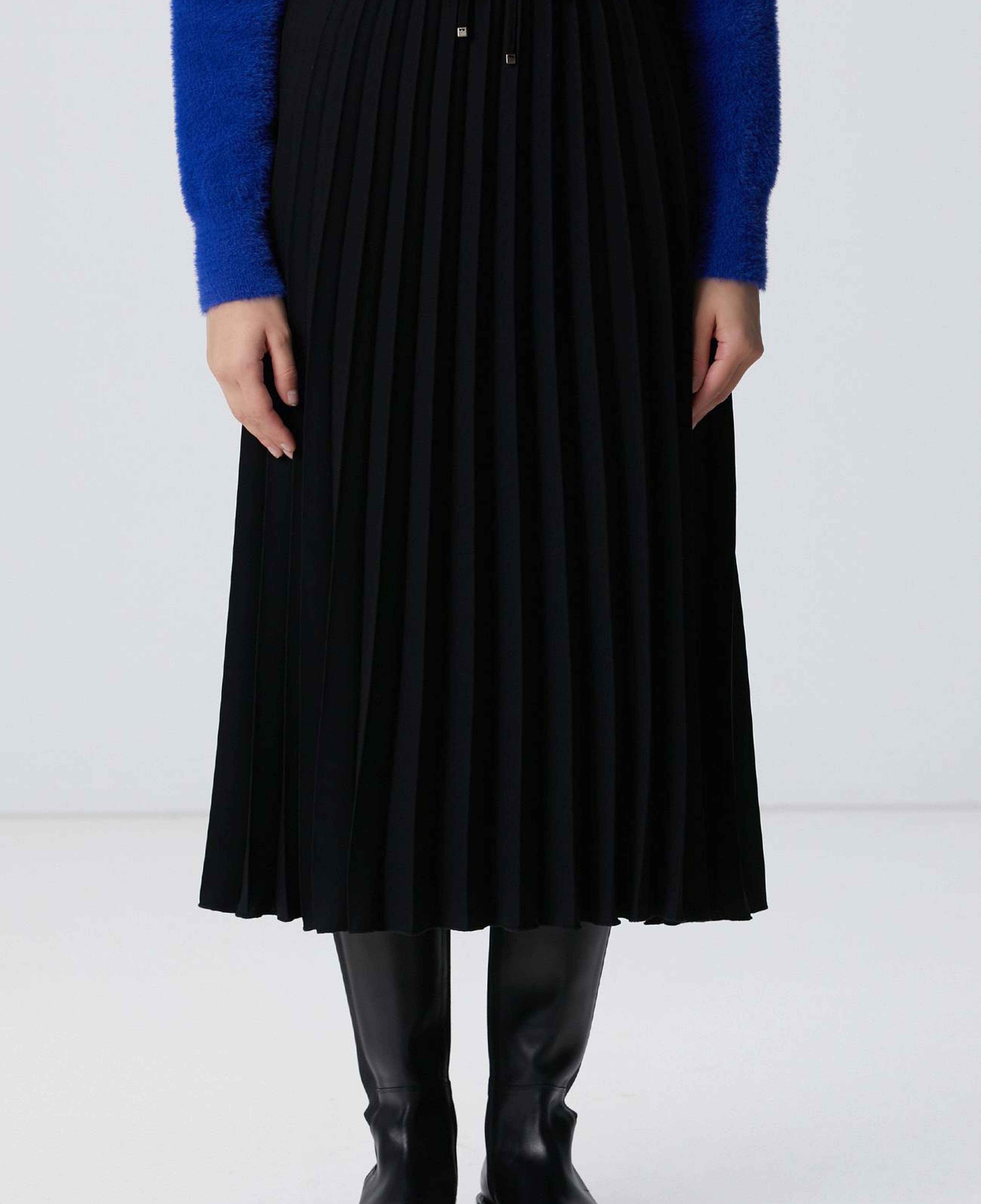 Network Kadın Siyah Piliseli Midi Etek