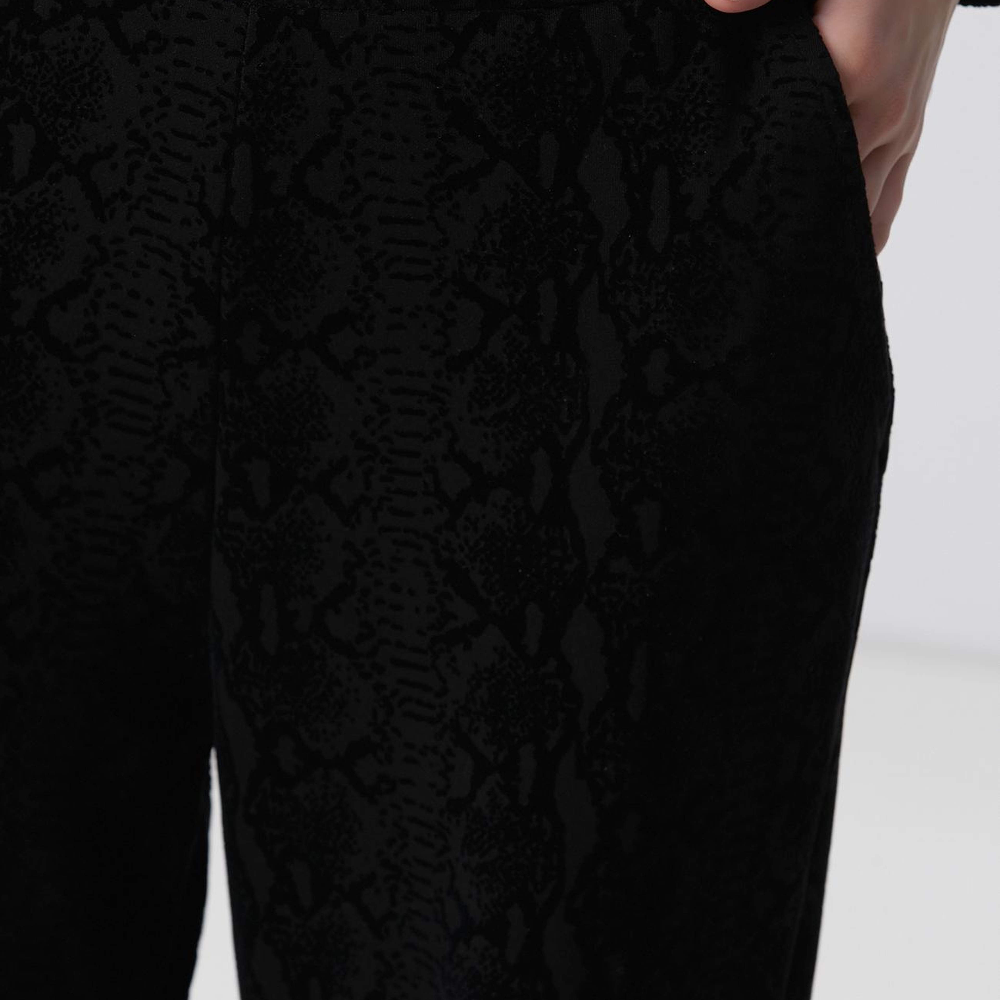 Network Kadın Siyah Baskılı Eşofman