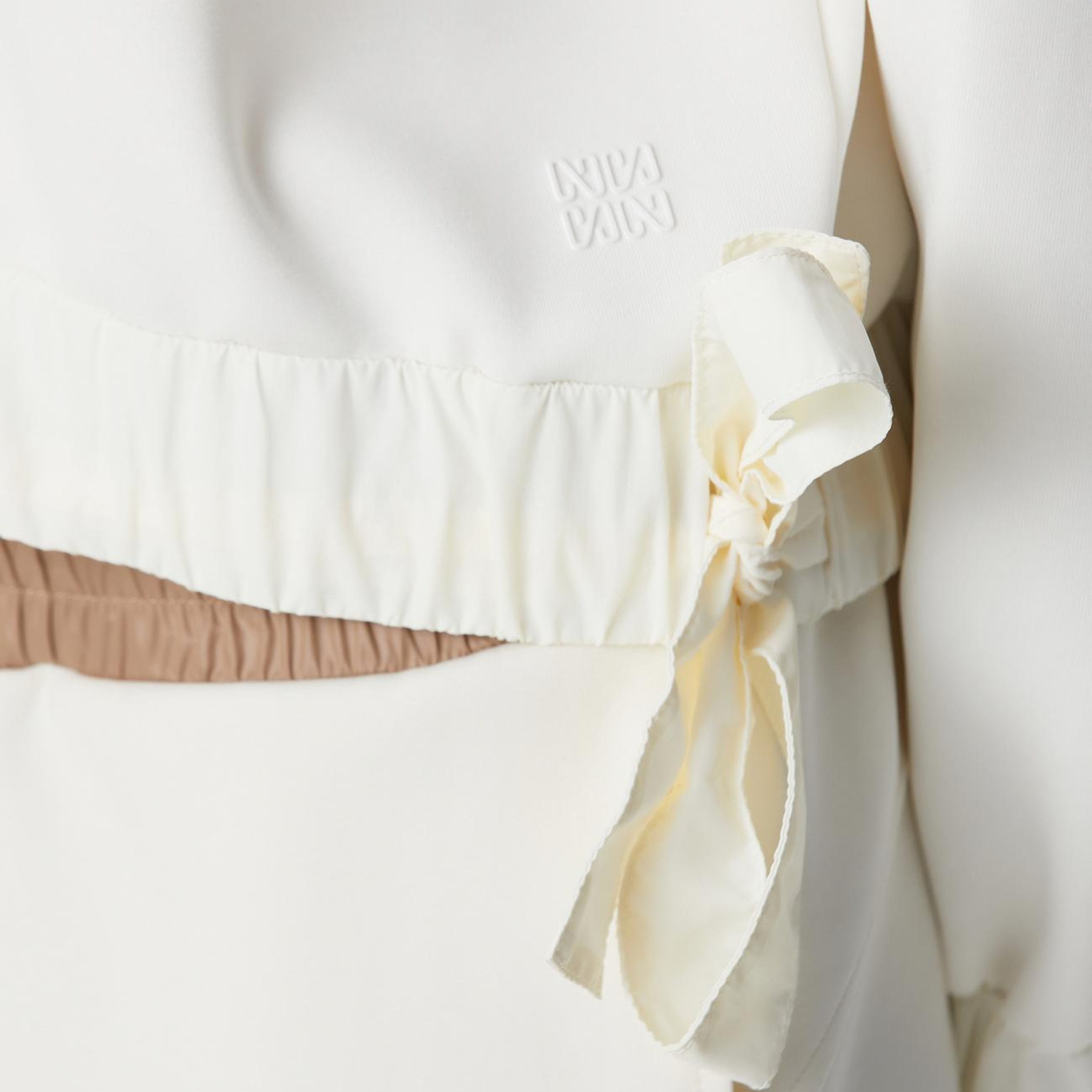 Network Kadın N-Tech Kırık Beyaz Çıtçıt Detaylı Sweatshirt