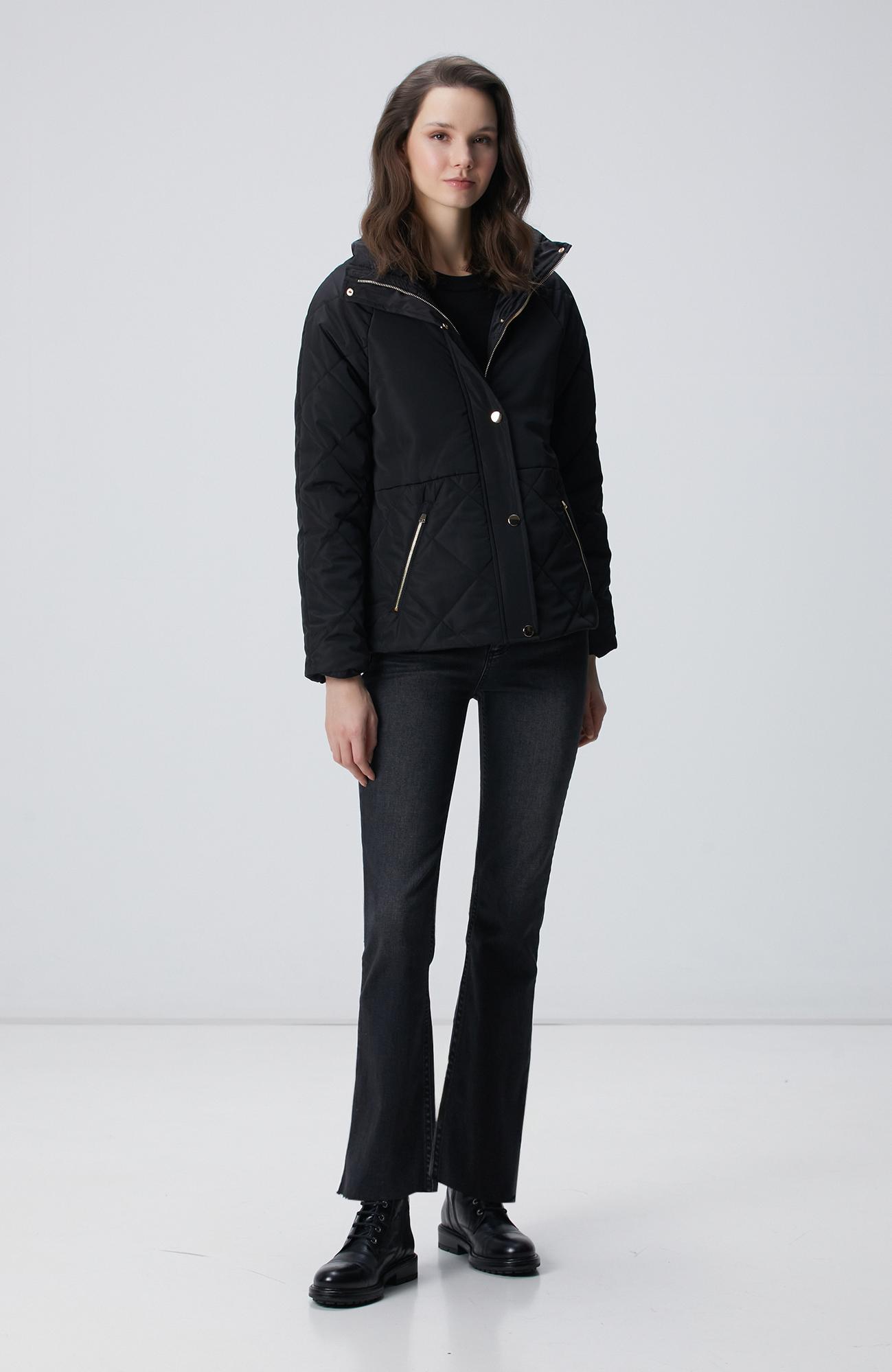 Network Kadın Siyah Yarım Kapitone Detaylı Kaban