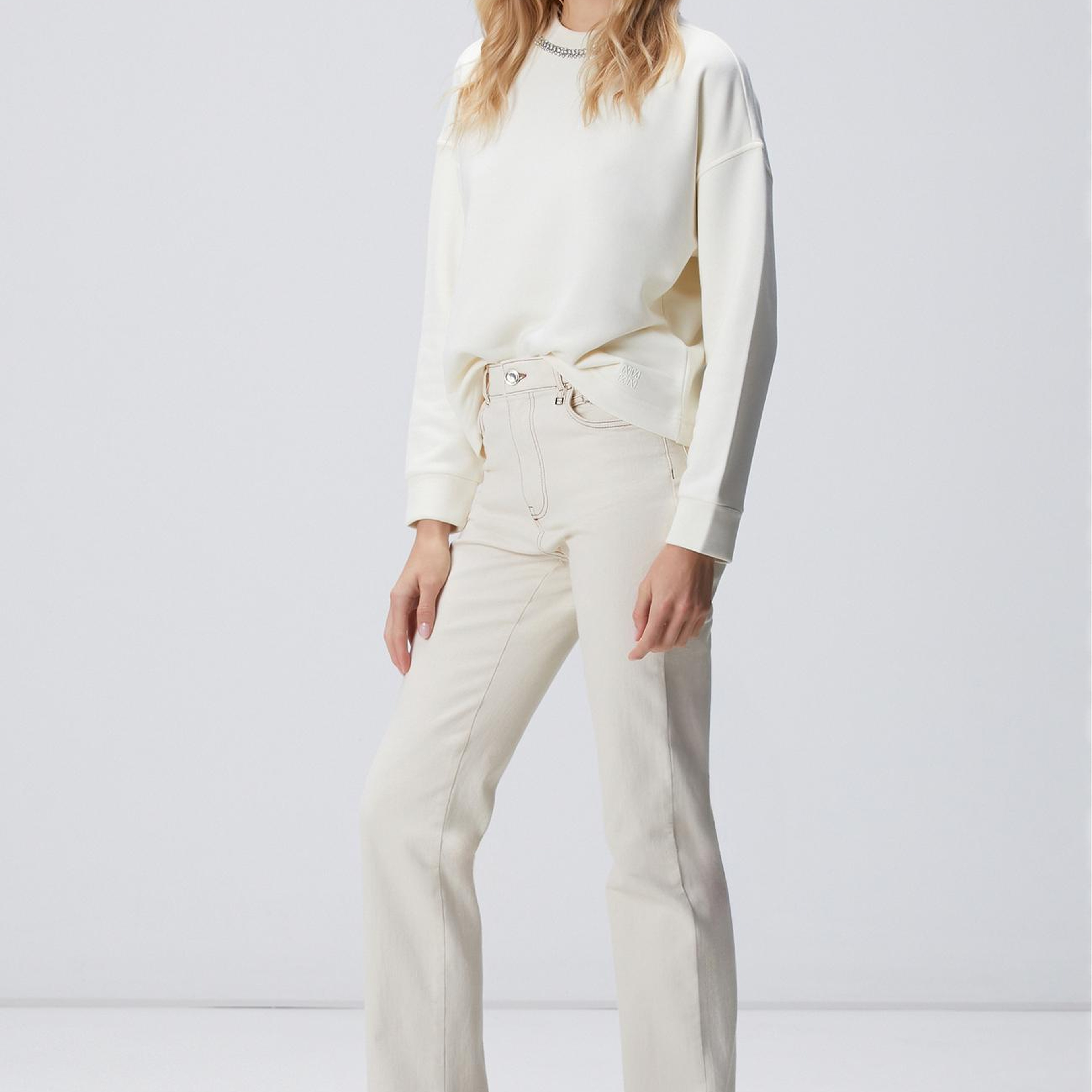 Network Kadın Kırık Beyaz Yakası Taş İşlemeli Sweatshirt