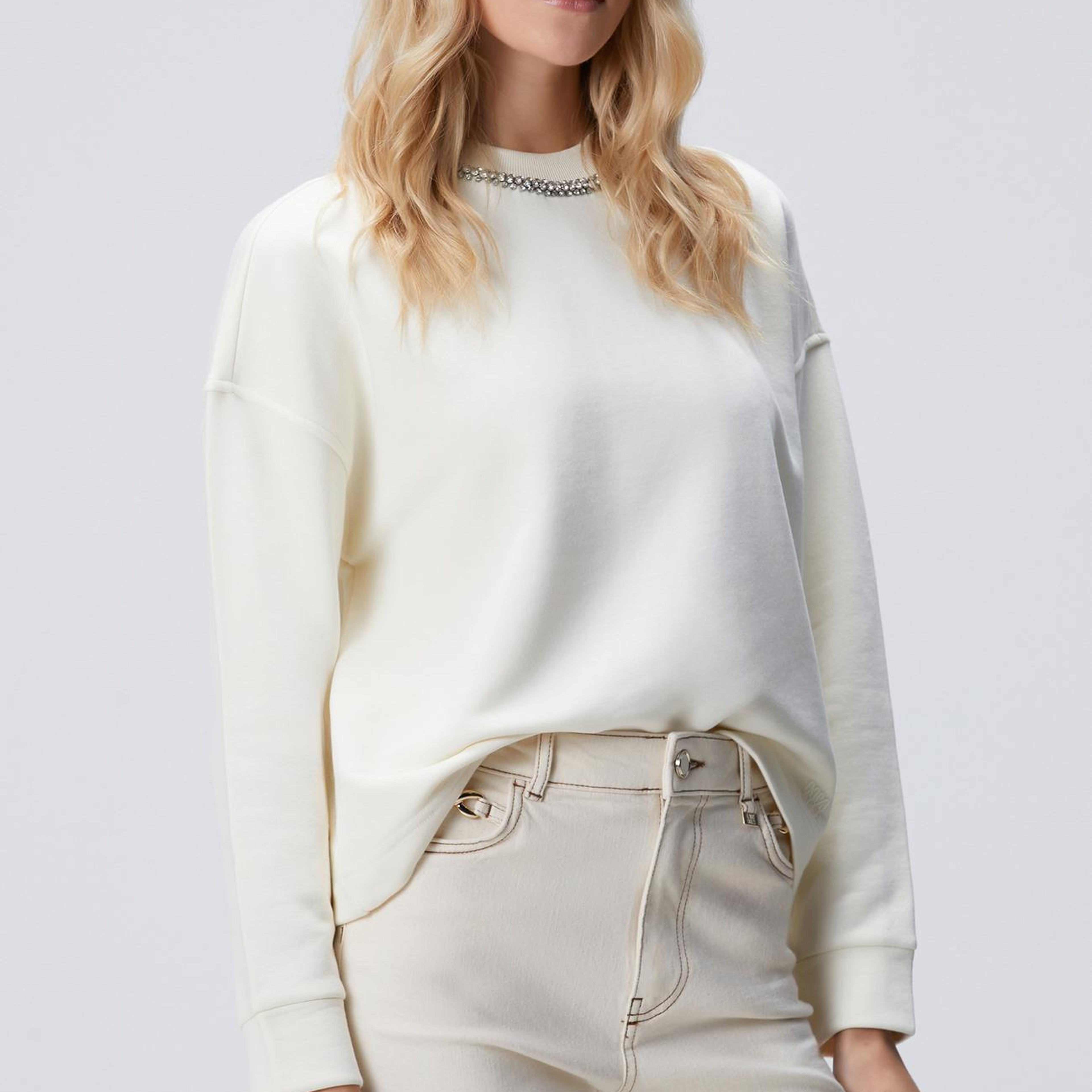 Network Kadın Kırık Beyaz Yakası Taş İşlemeli Sweatshirt