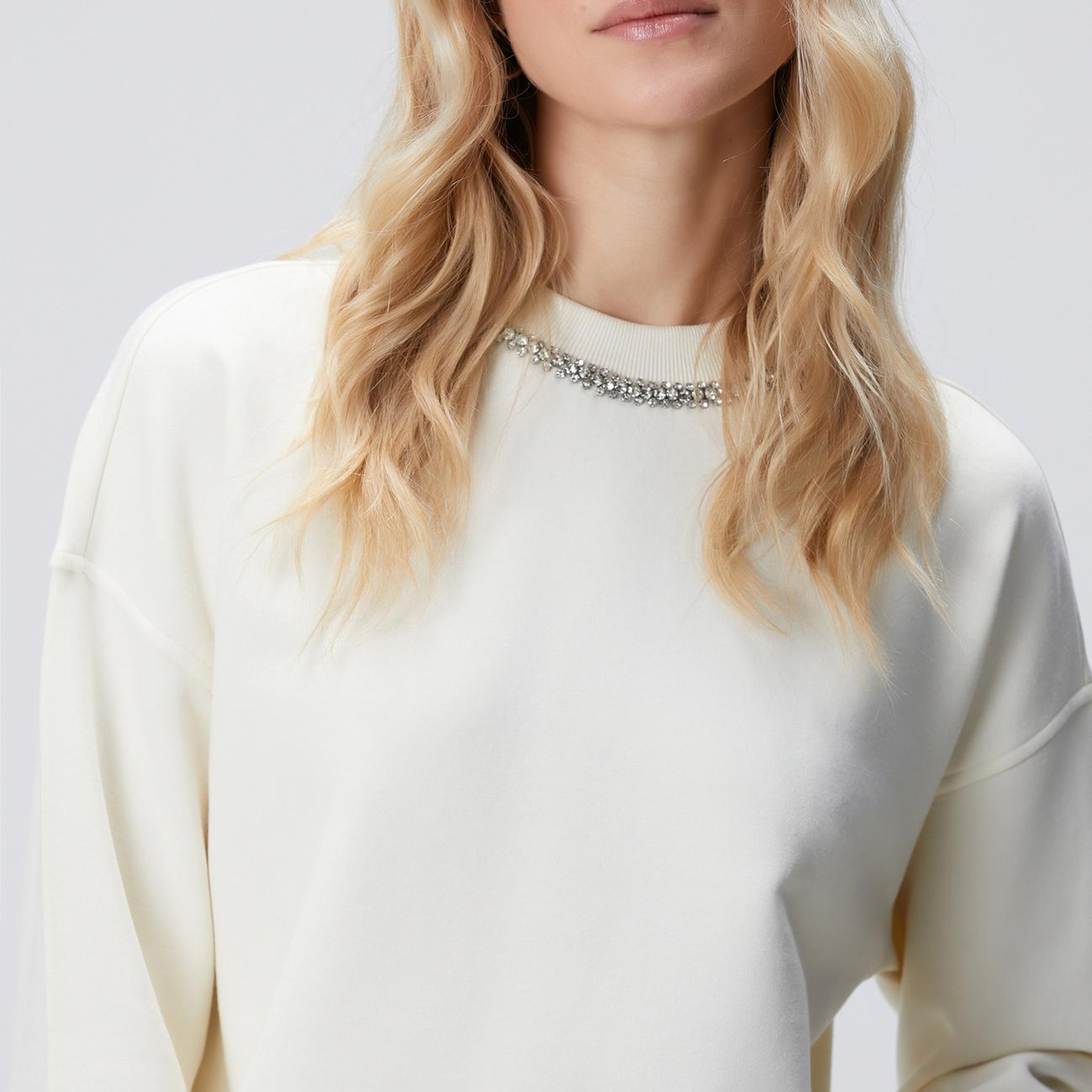 Network Kadın Kırık Beyaz Yakası Taş İşlemeli Sweatshirt