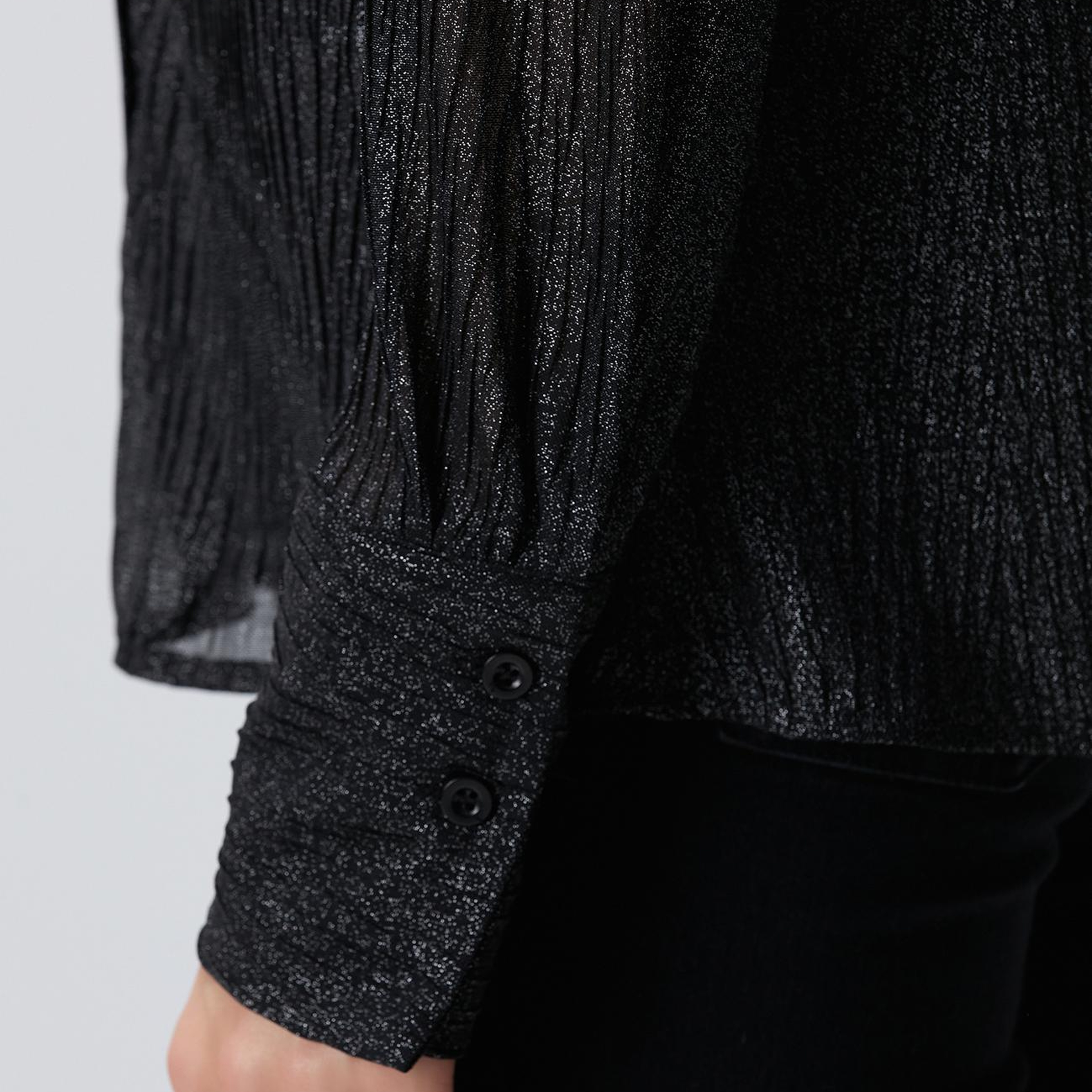 Network Kadın Siyah Simli Desenli Geniş Manşetli Gömlek