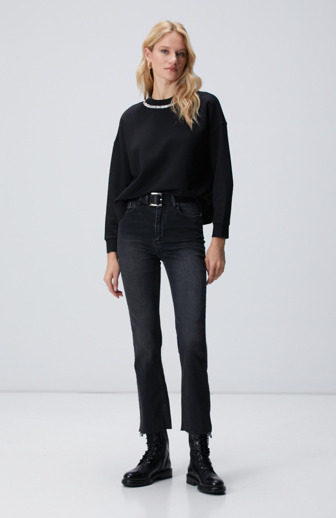 Network Kadın Siyah Yakası Taş İşlemeli Sweatshirt