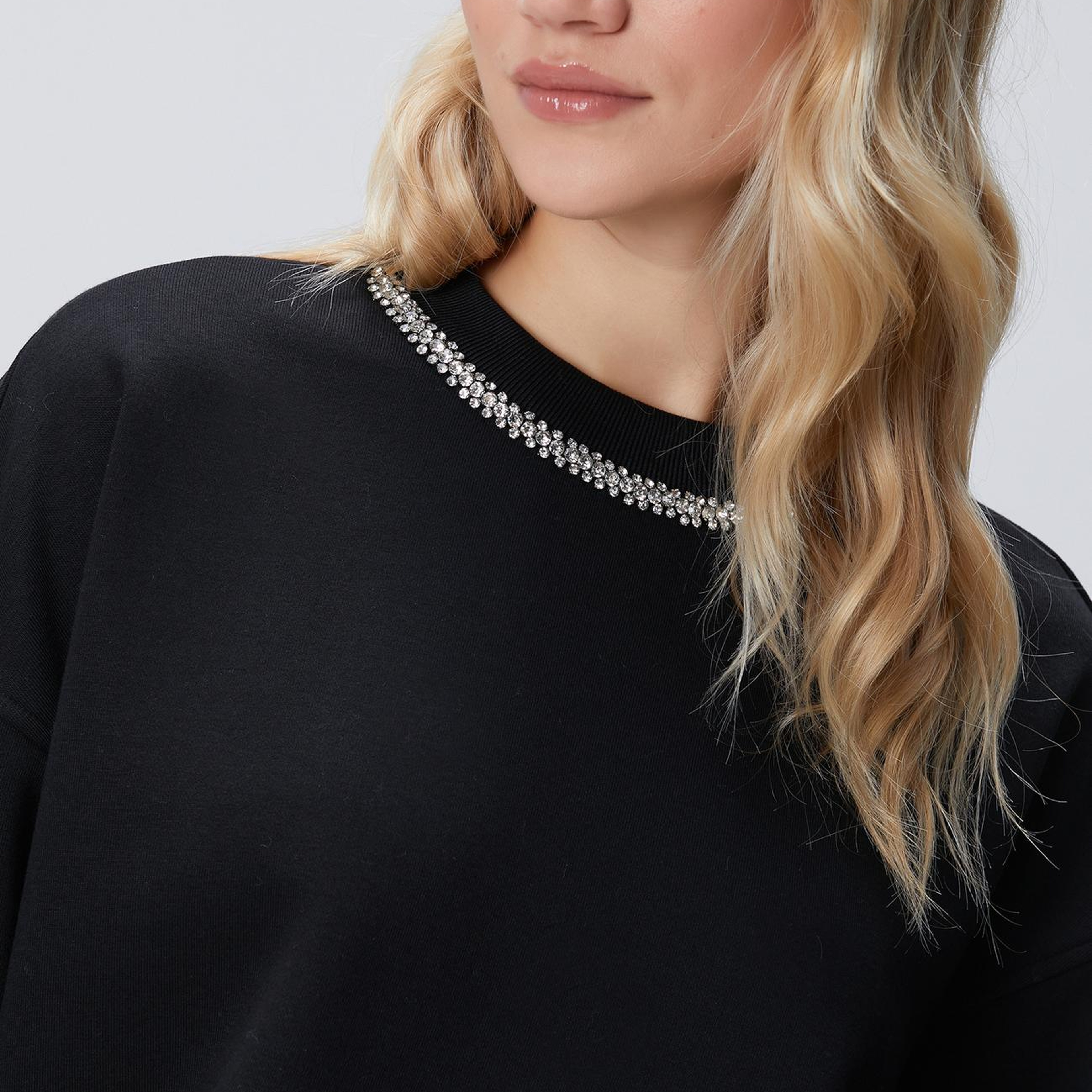 Network Kadın Siyah Yakası Taş İşlemeli Sweatshirt