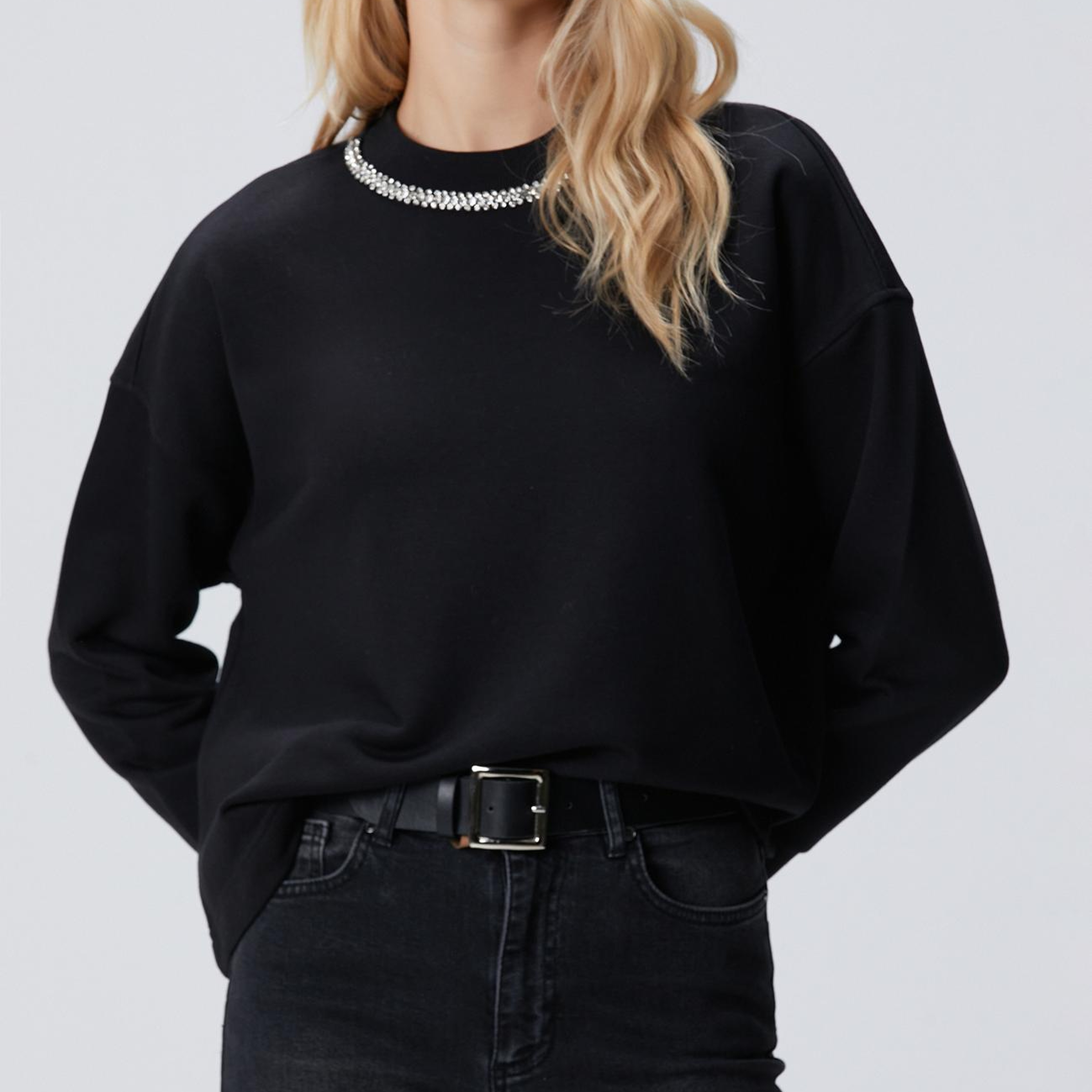 Network Kadın Siyah Yakası Taş İşlemeli Sweatshirt