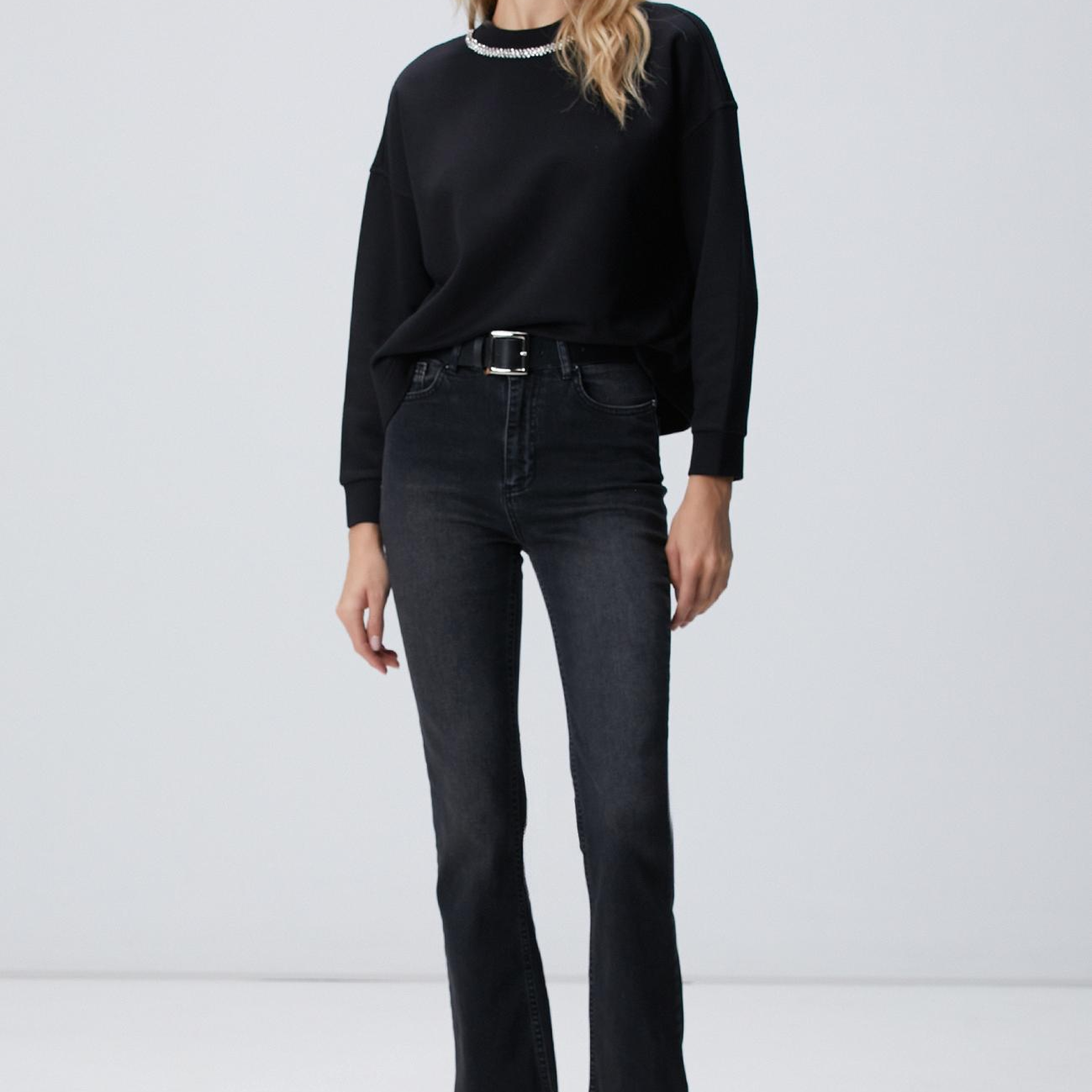 Network Kadın Siyah Yakası Taş İşlemeli Sweatshirt