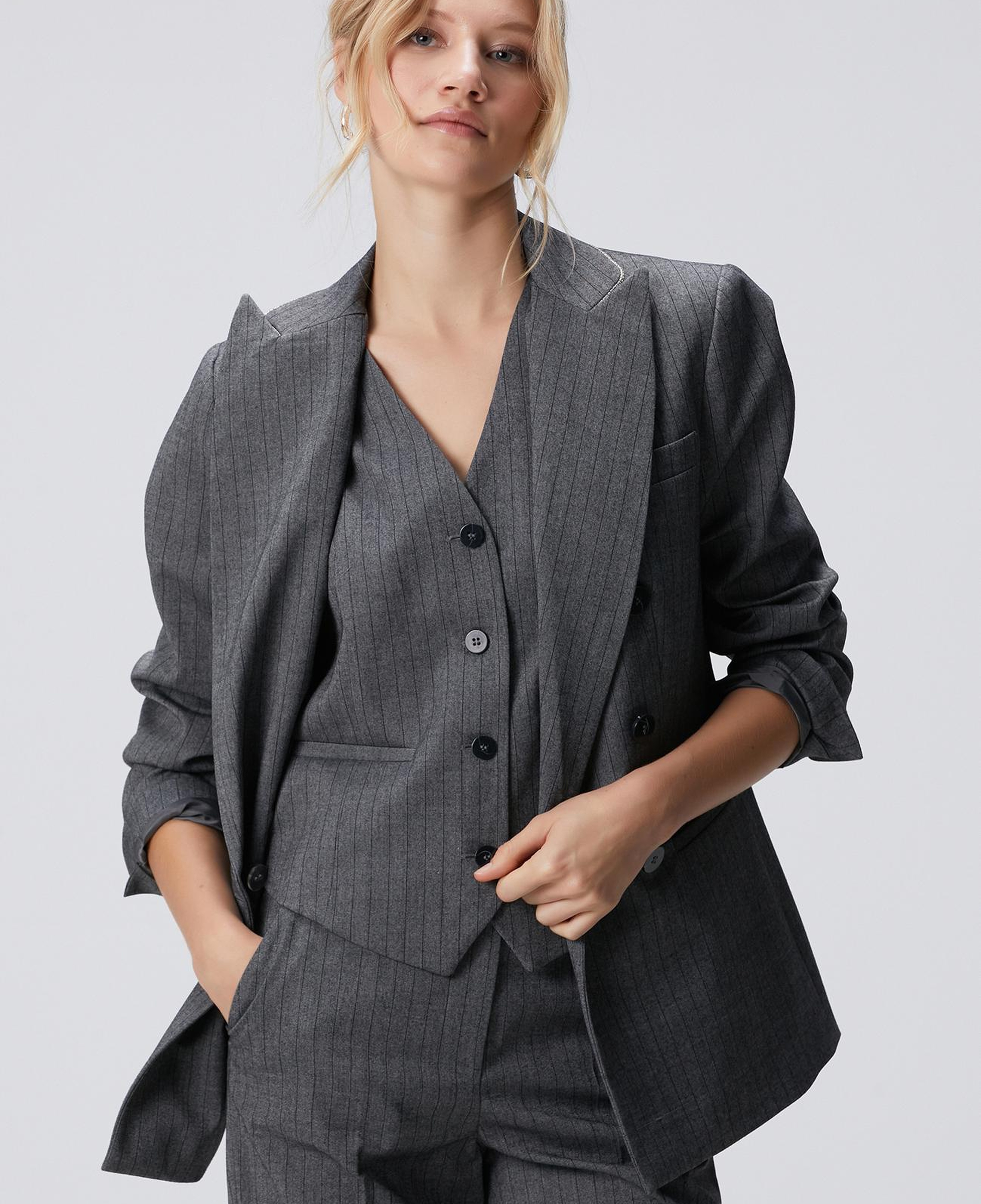 Network Kadın Antrasit Yakası Zincir Taş Detaylı Yün Karışımlı Ceket