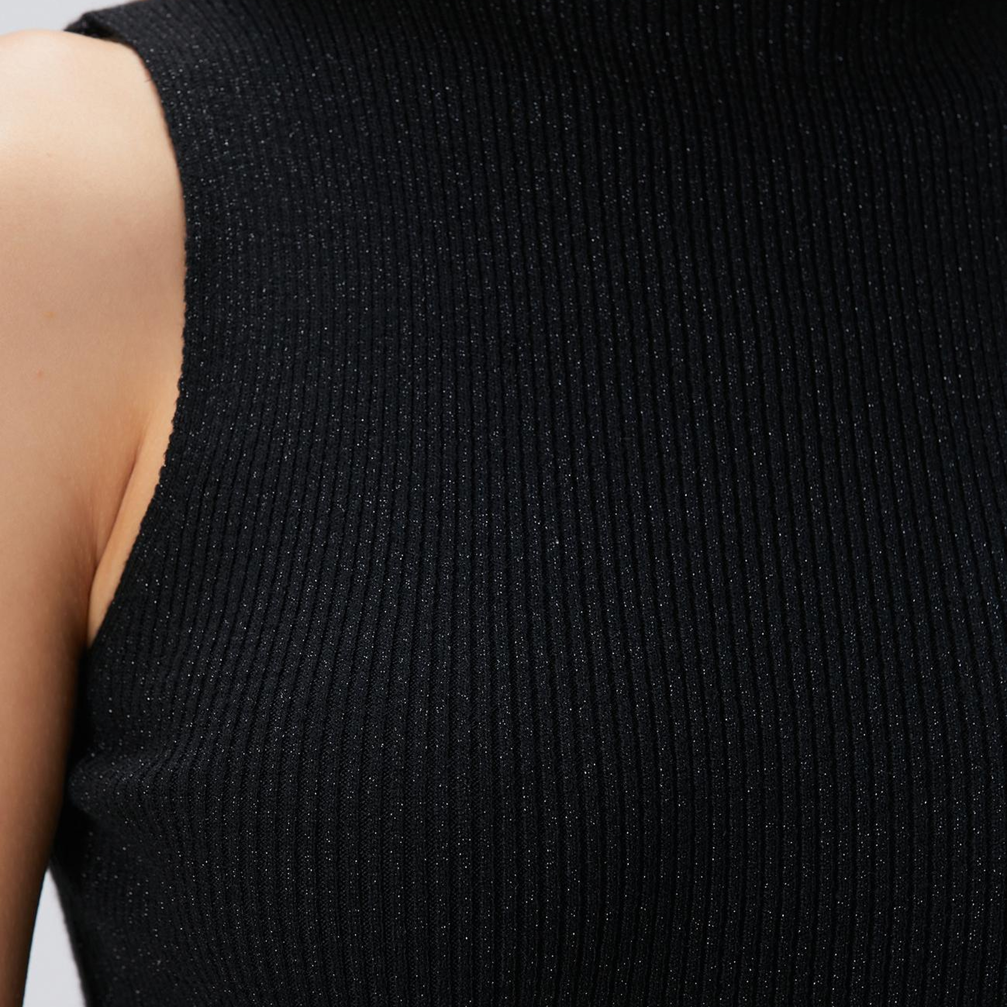 Network Kadın Siyah Balıkçı Yaka Kolsuz Simli Triko Kazak