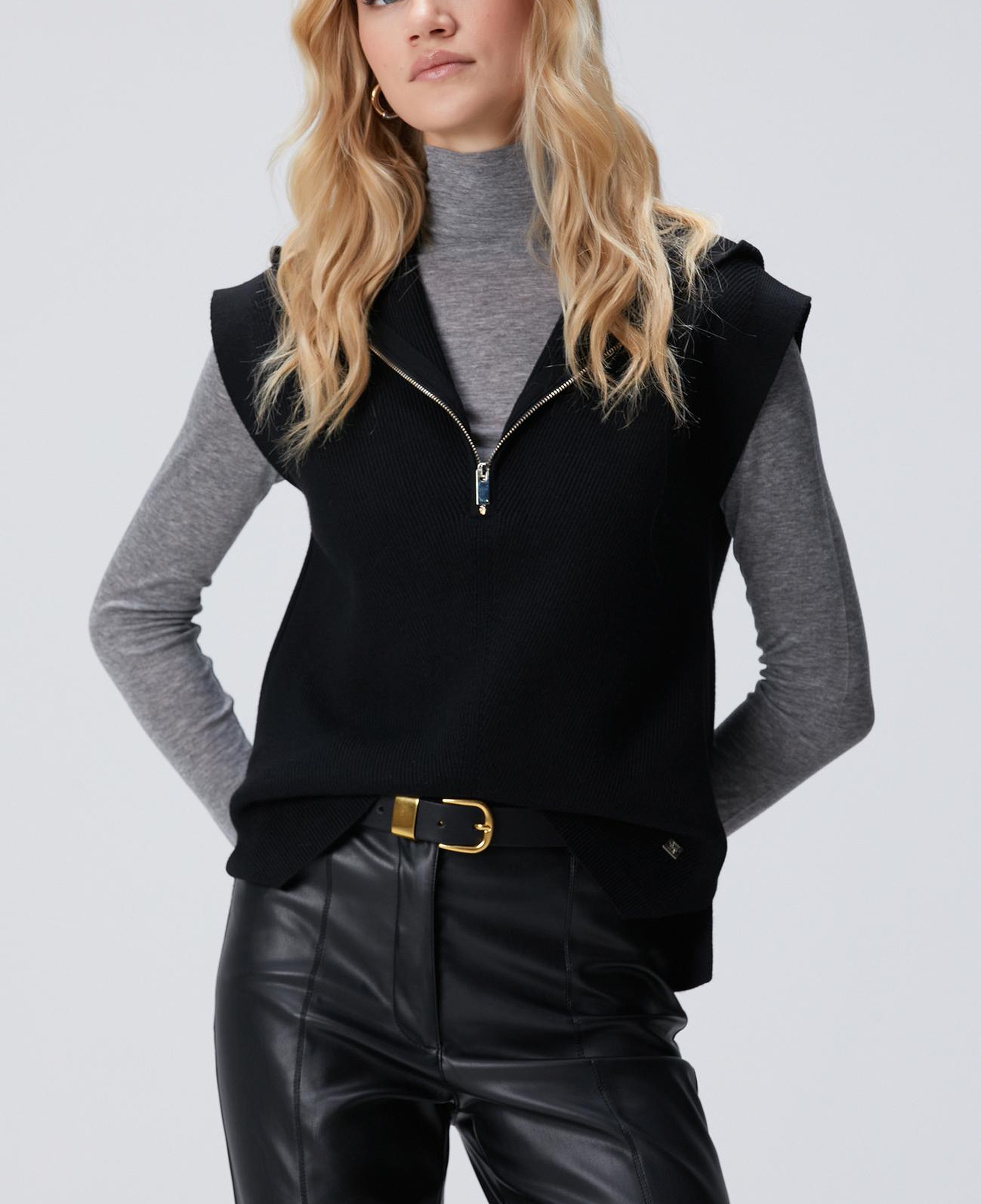 Network Kadın Siyah Verev Desen Örgü Kapüşonlu Kolsuz Kazak