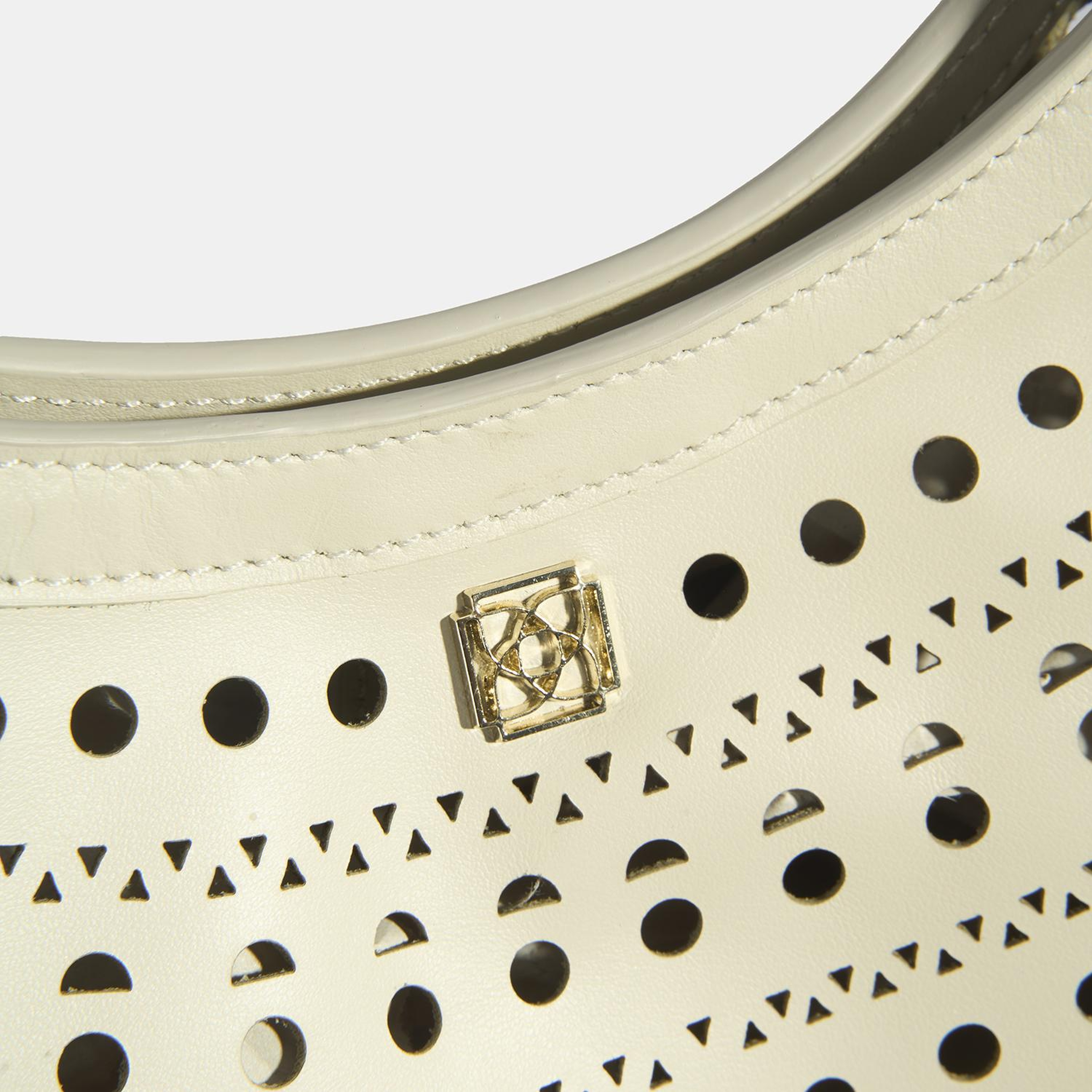 Kadın Beyaz Perforeli Deri Omuz Çantası