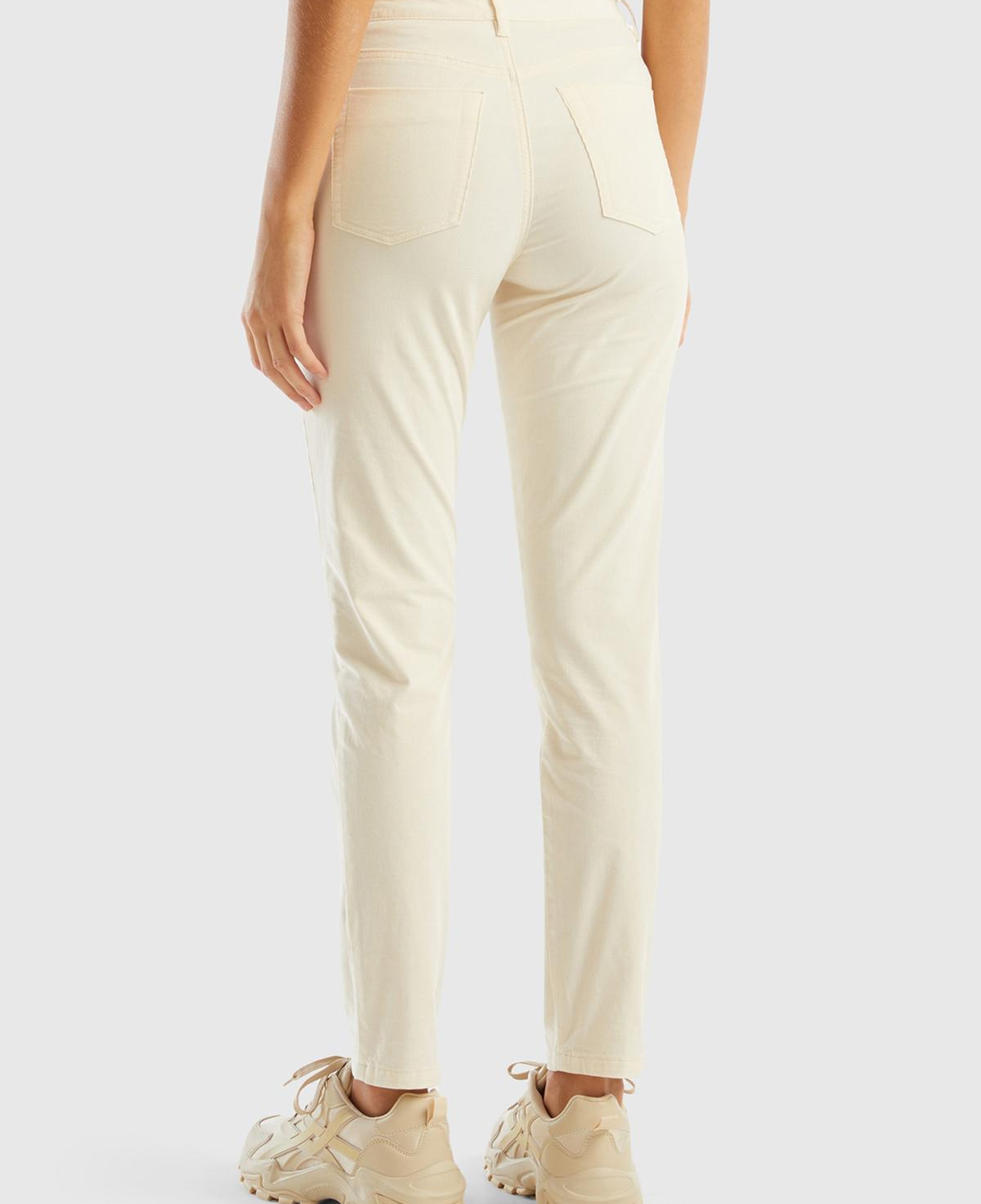 Kadın Krem Slim Fit Kadife Pantolon